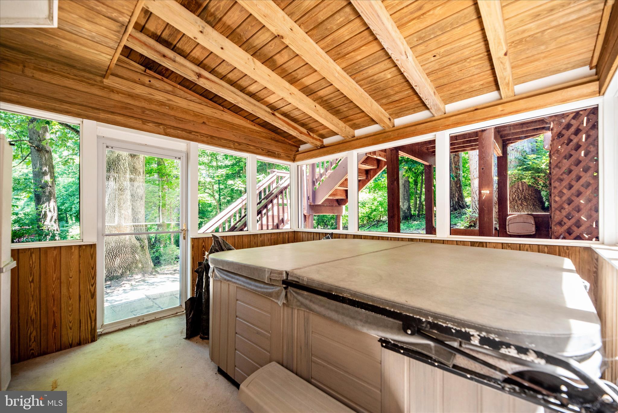 WINDSOR KNOLLS - Residential