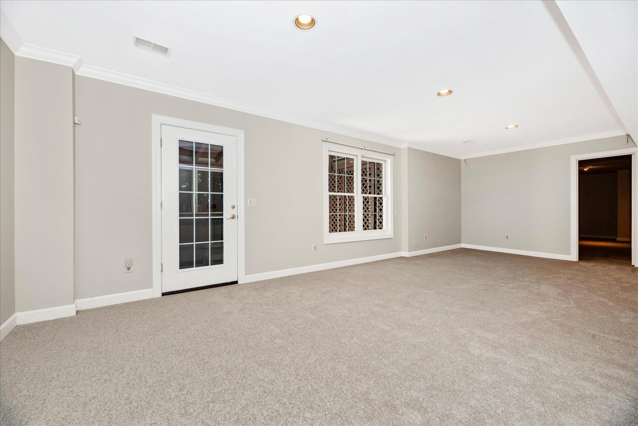 WINDSOR KNOLLS - Residential