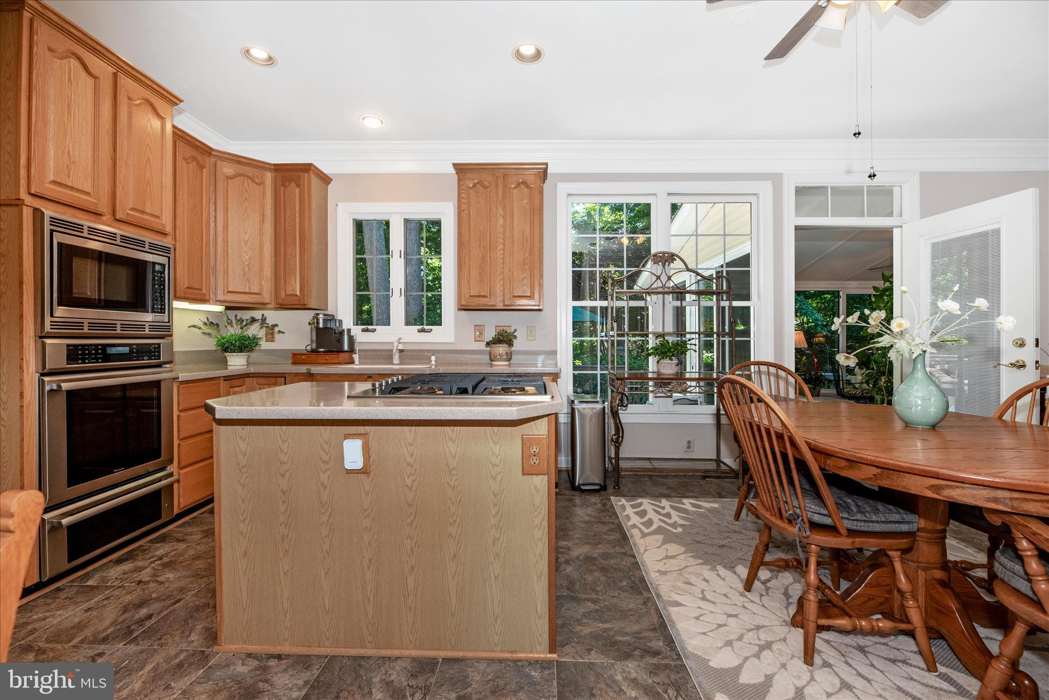 WINDSOR KNOLLS - Residential