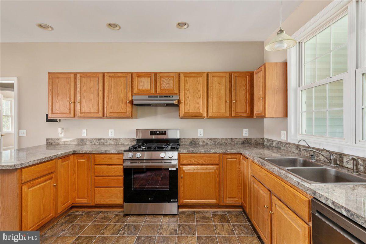 REDWOOD LAKES - Residential
