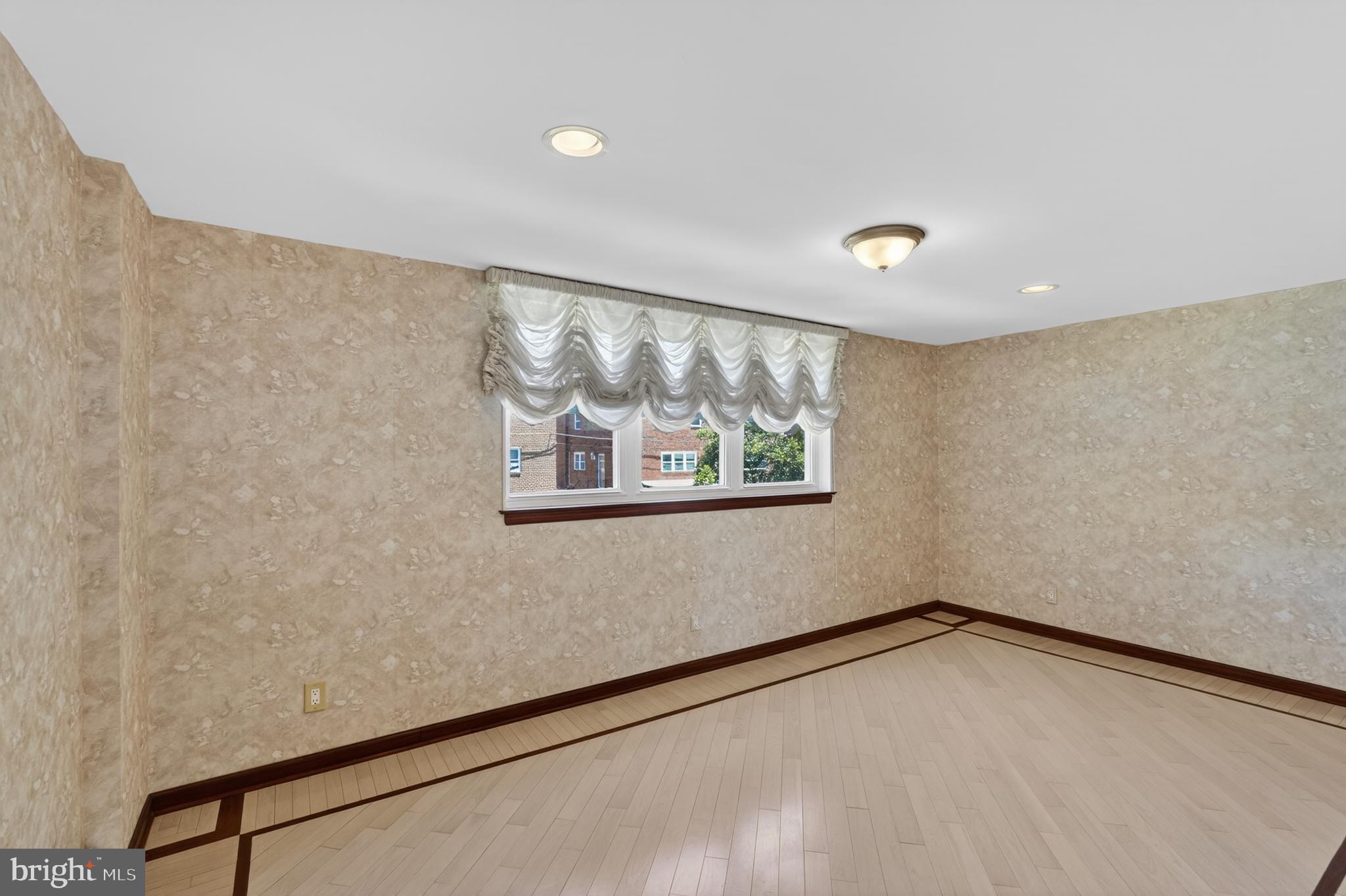 SOMERTON - Residential