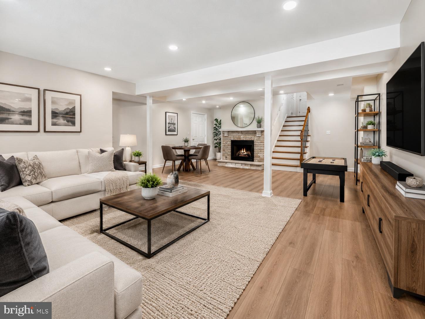WARBURTON MANOR - Residential