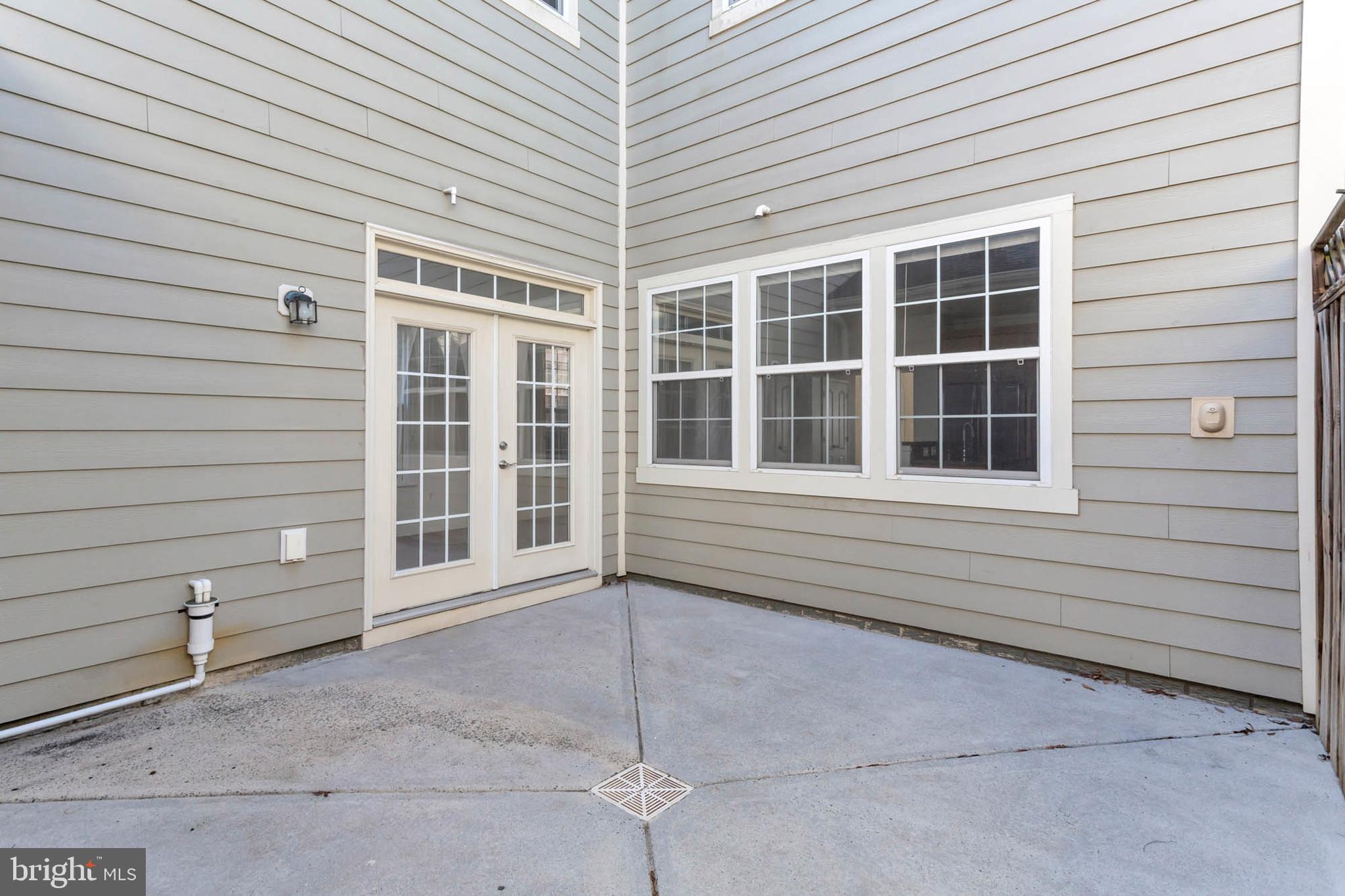 LANSDOWNE TOWN CENTER - Residential