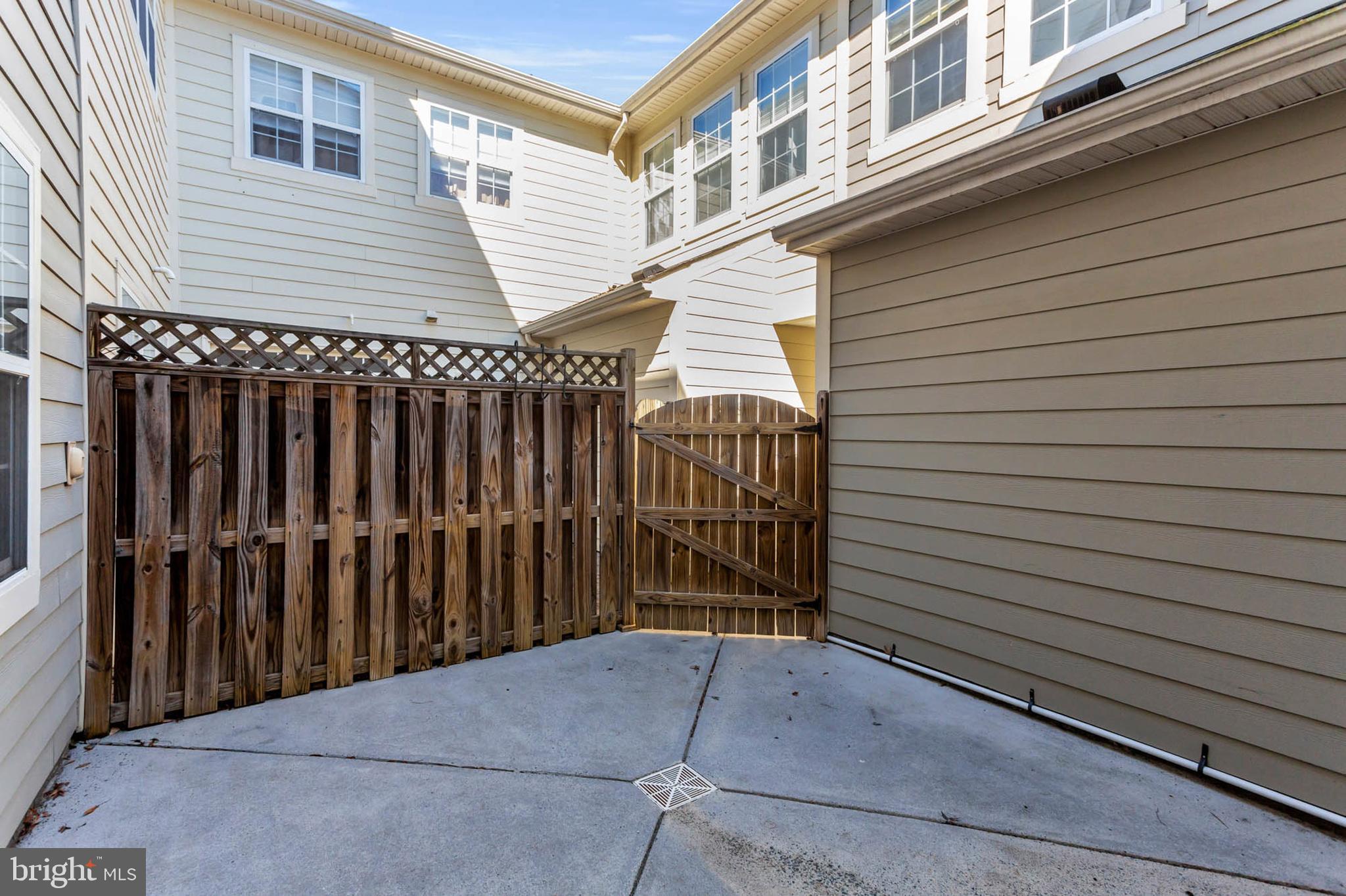 LANSDOWNE TOWN CENTER - Residential