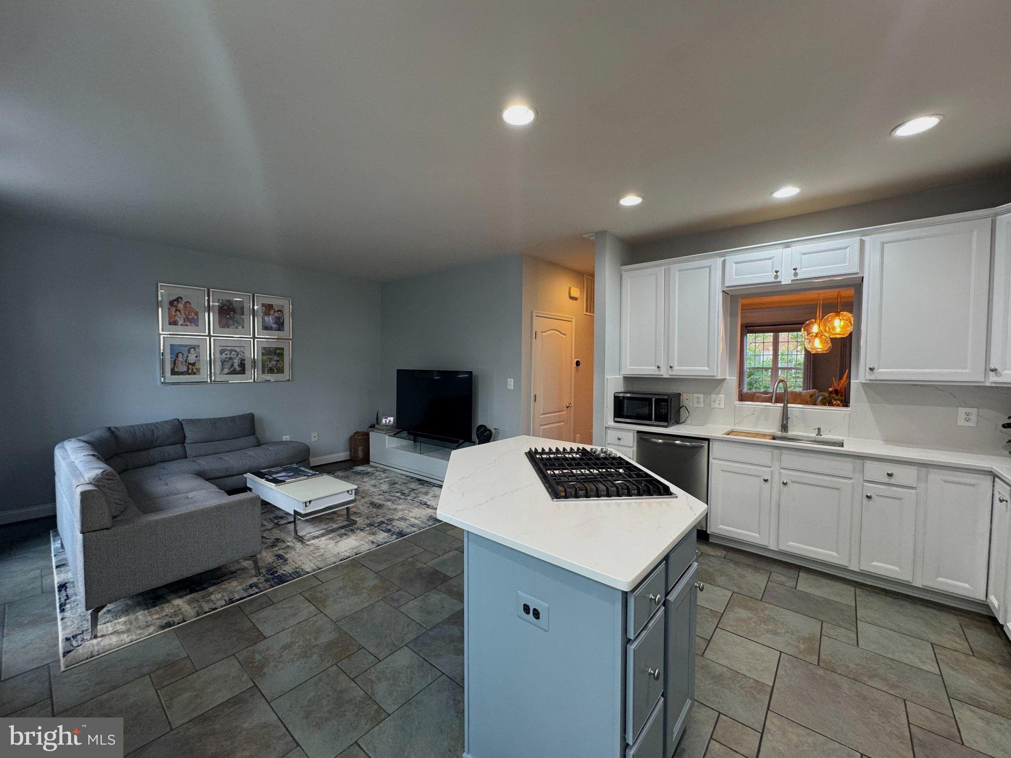BRADDOCK CORNER - Residential