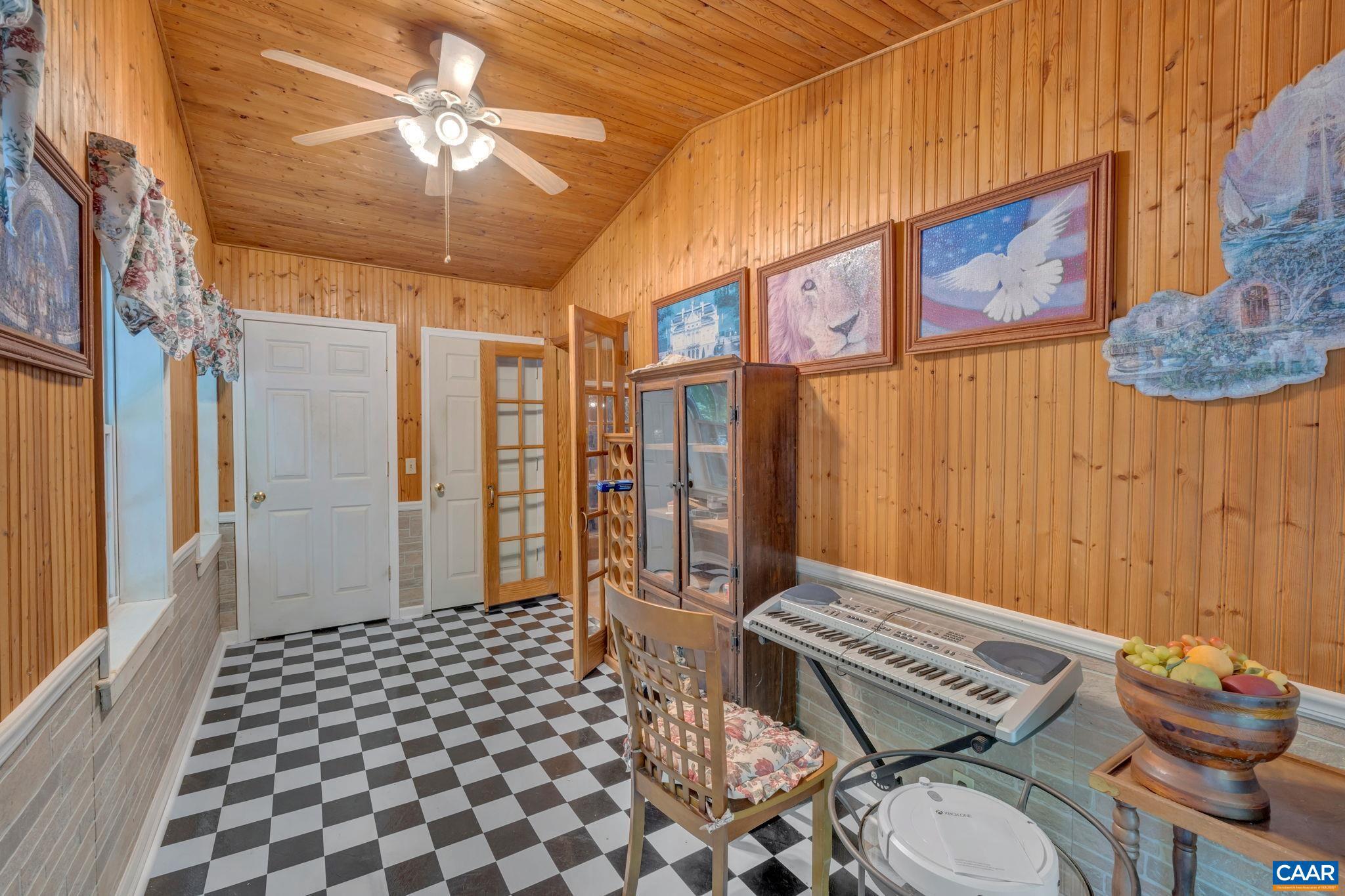 LAKE MONTICELLO - Residential