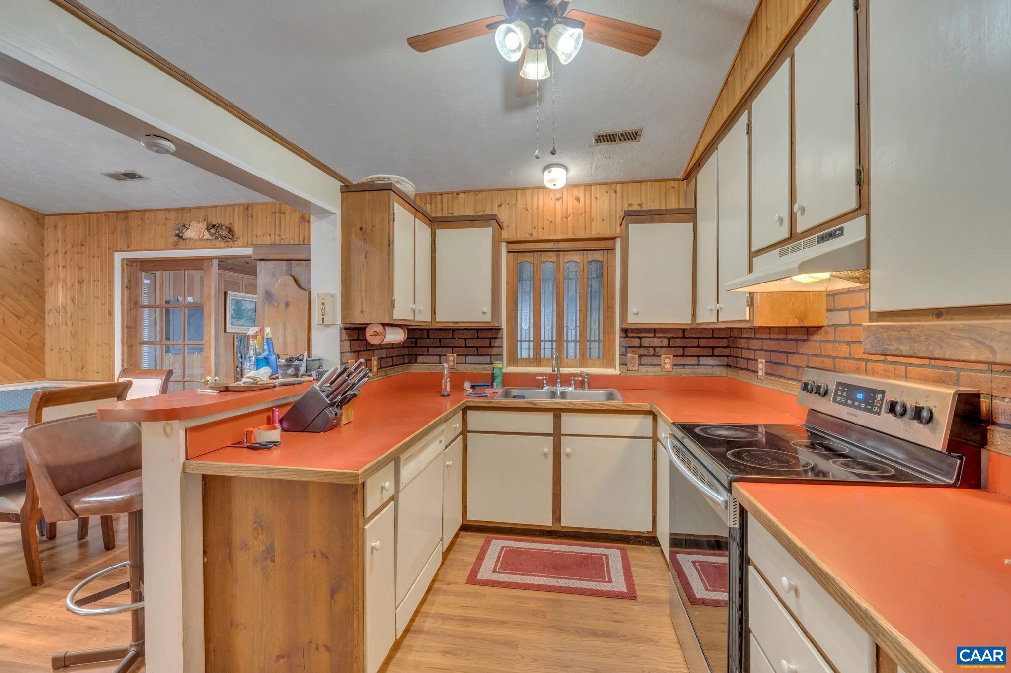 LAKE MONTICELLO - Residential