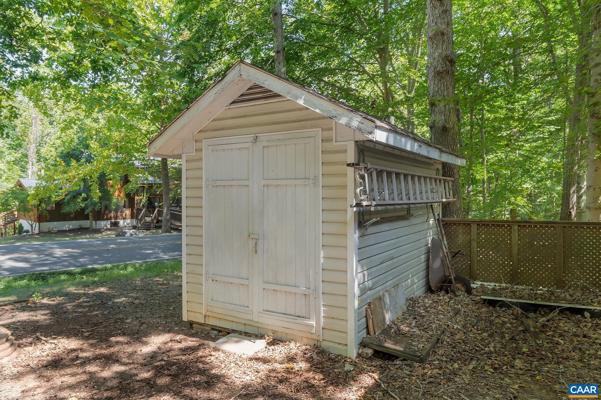 LAKE MONTICELLO - Residential