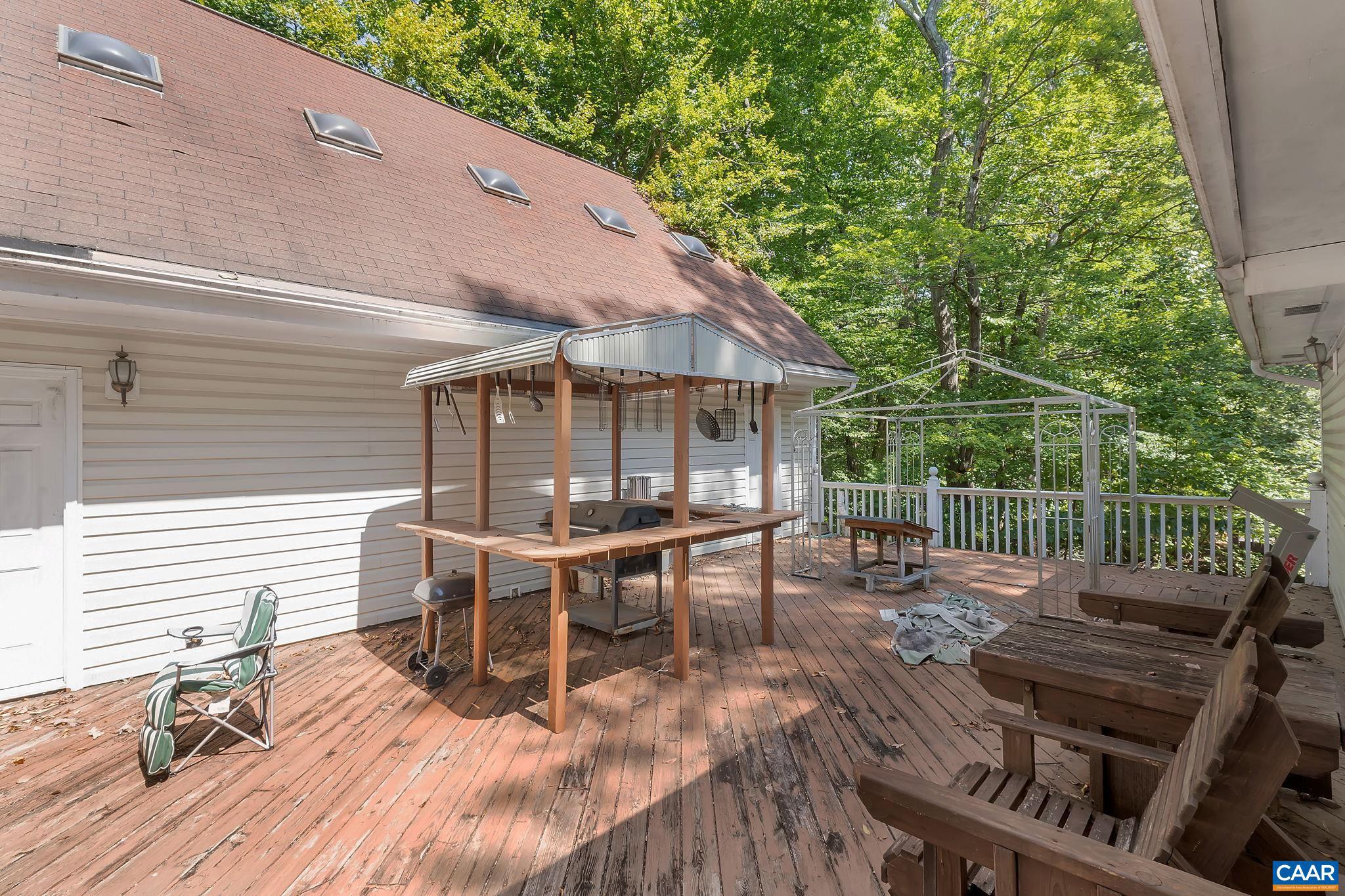 LAKE MONTICELLO - Residential