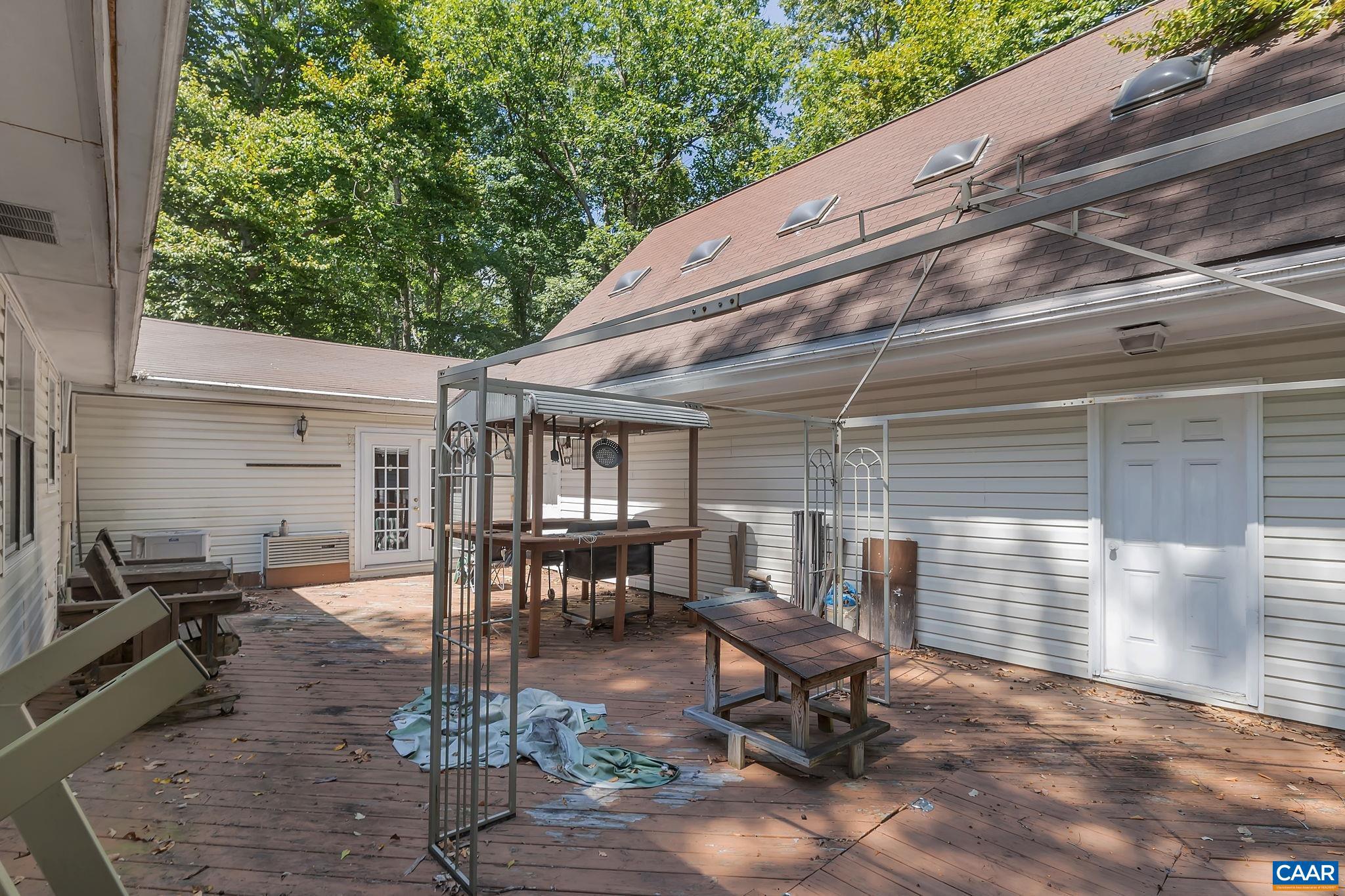 LAKE MONTICELLO - Residential