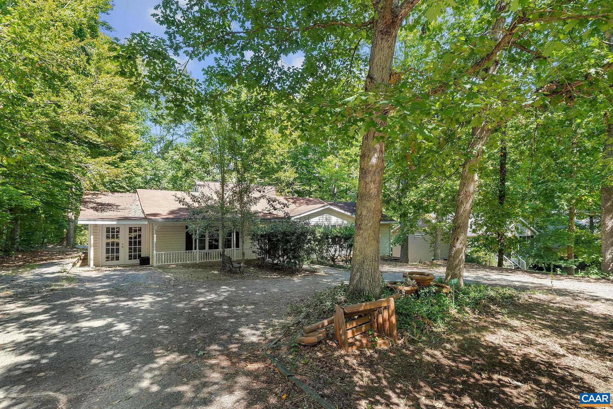 LAKE MONTICELLO - Residential