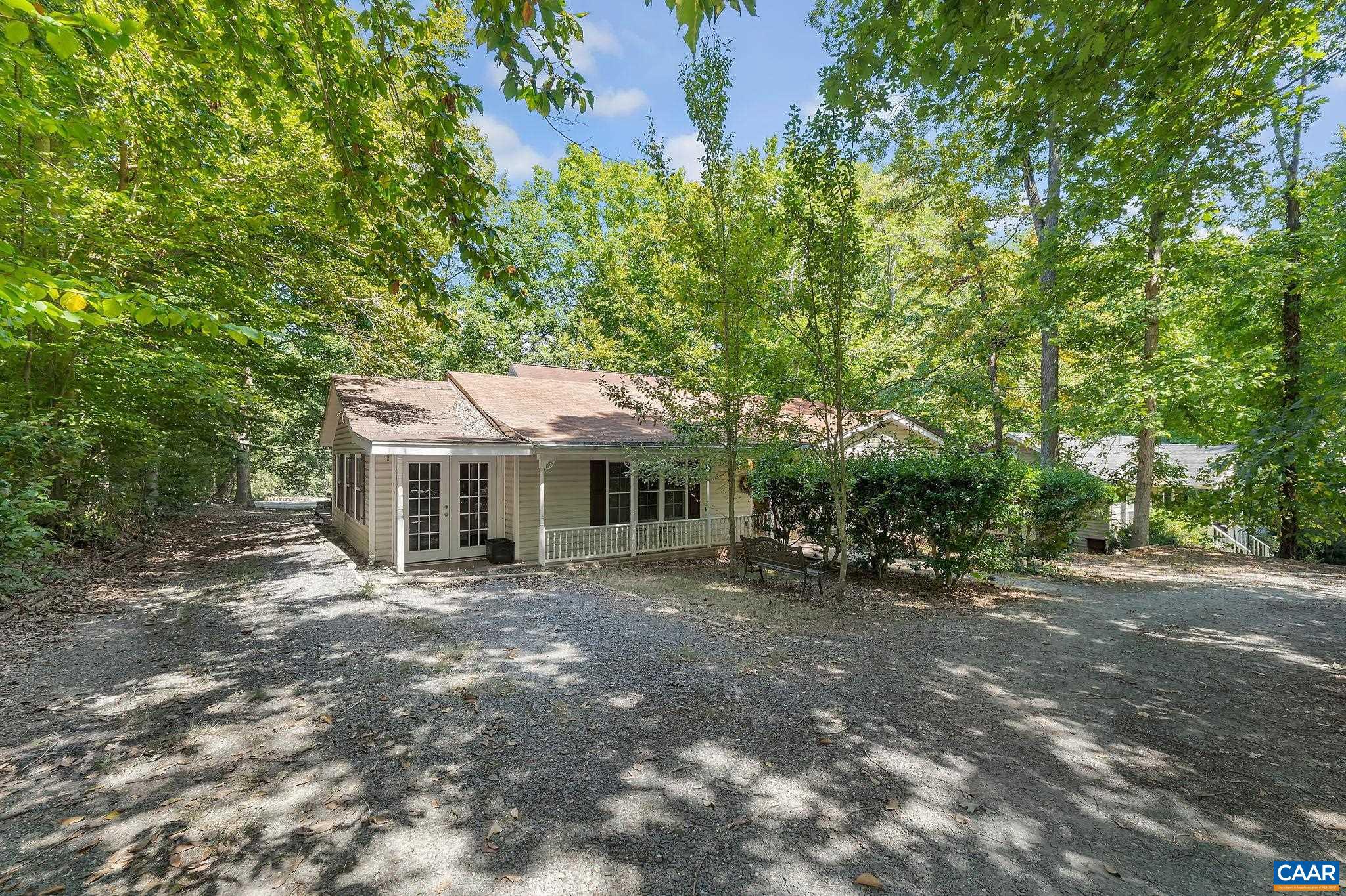 LAKE MONTICELLO - Residential