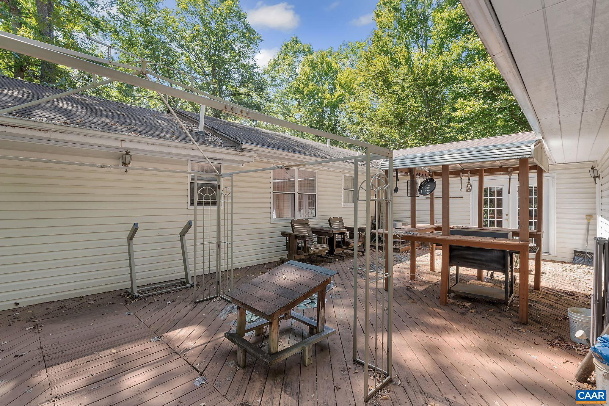 LAKE MONTICELLO - Residential