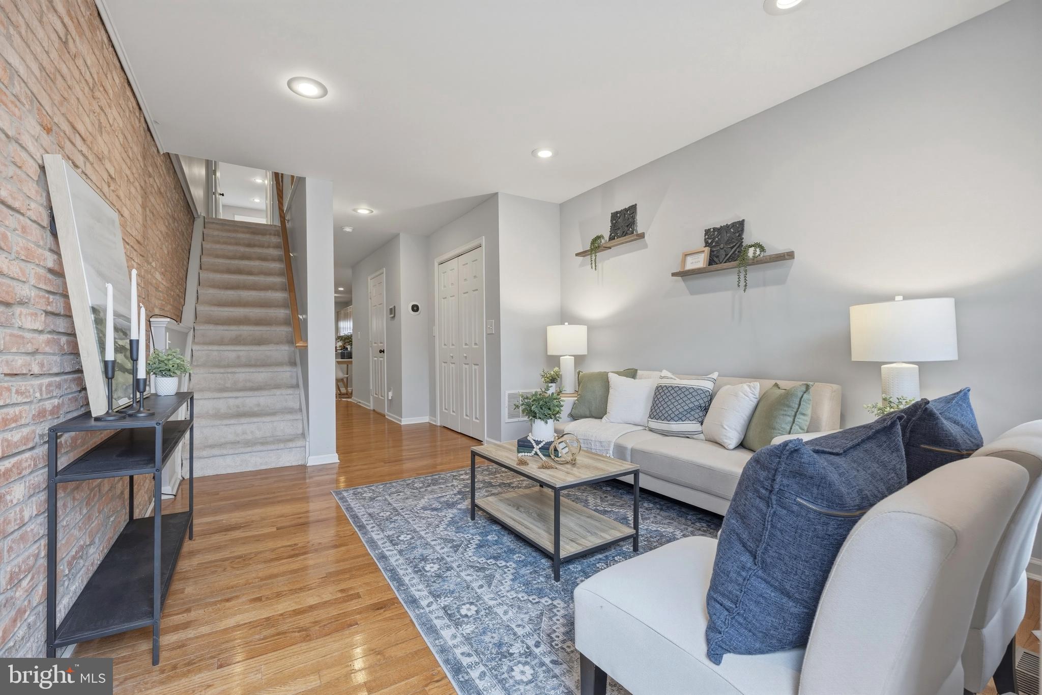 LOCUST POINT - Residential