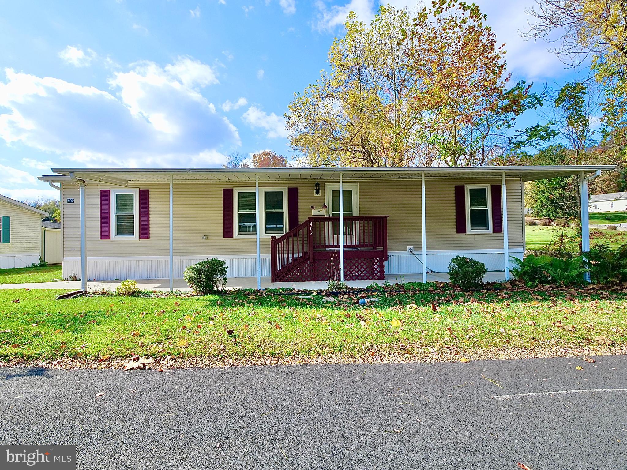 VILLAGE GREEN - Residential