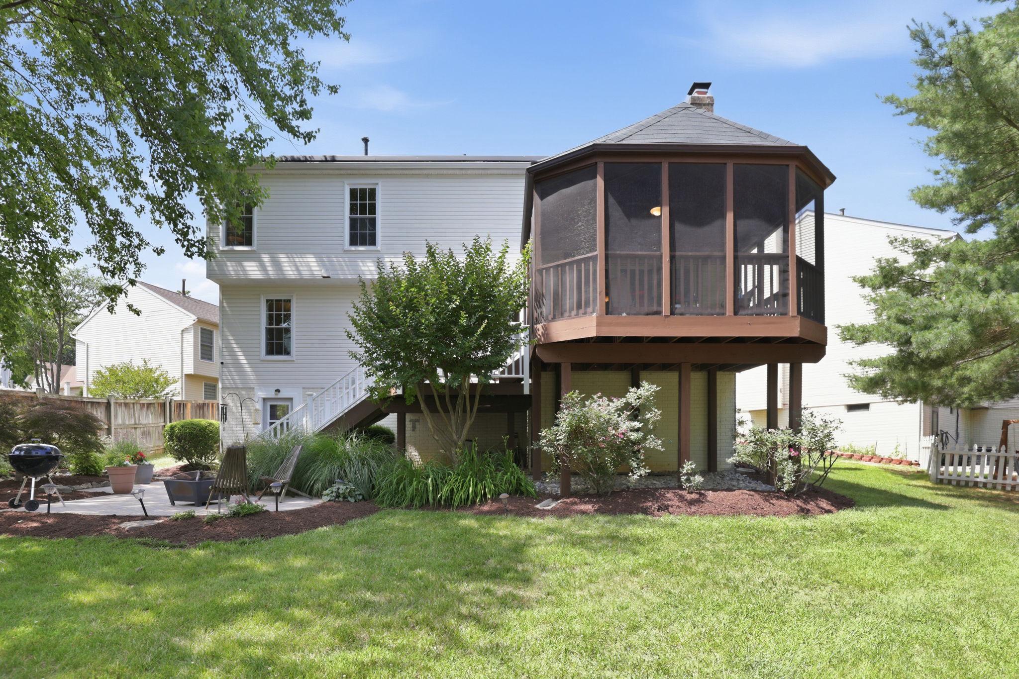 VALLEY STREAM ESTATES - Residential
