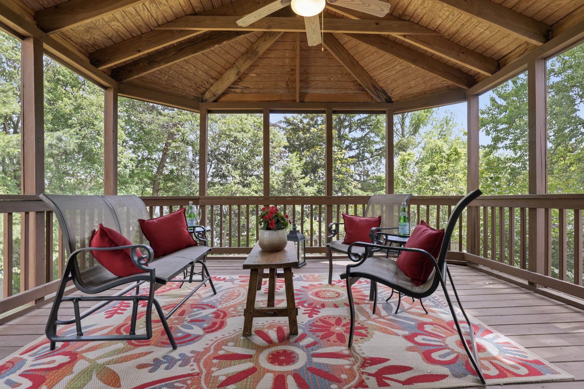 VALLEY STREAM ESTATES - Residential