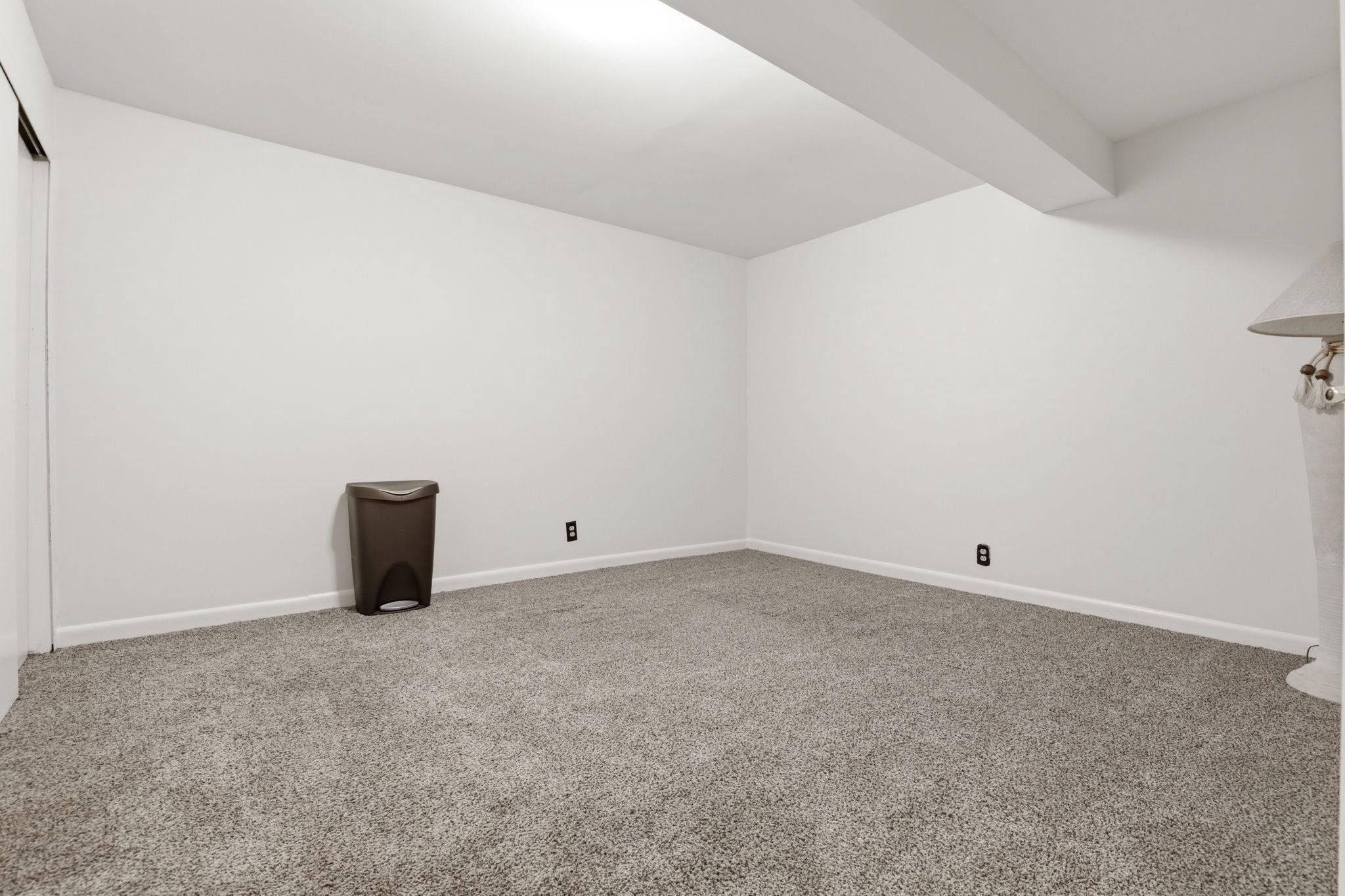 VALLEY STREAM ESTATES - Residential