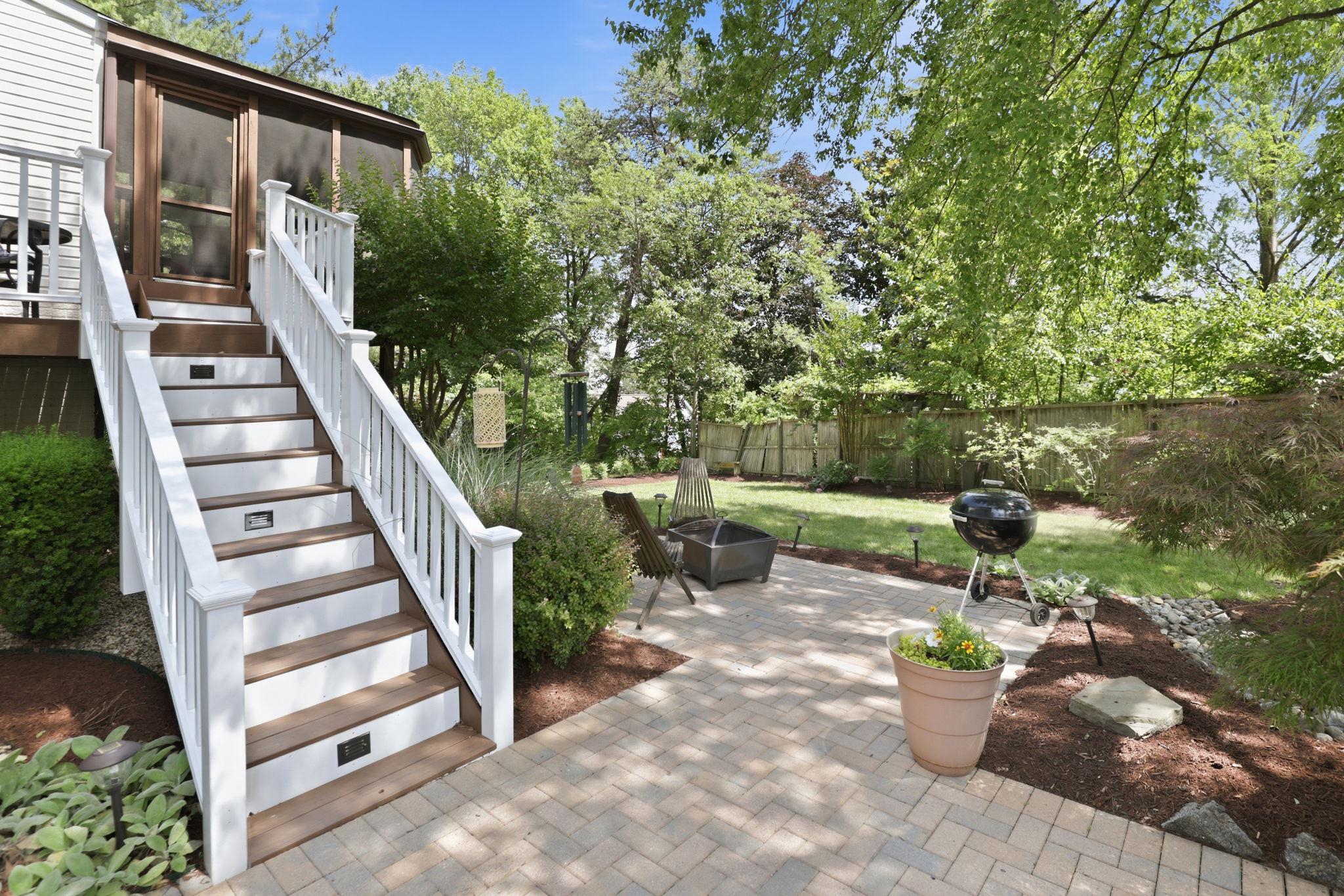 VALLEY STREAM ESTATES - Residential