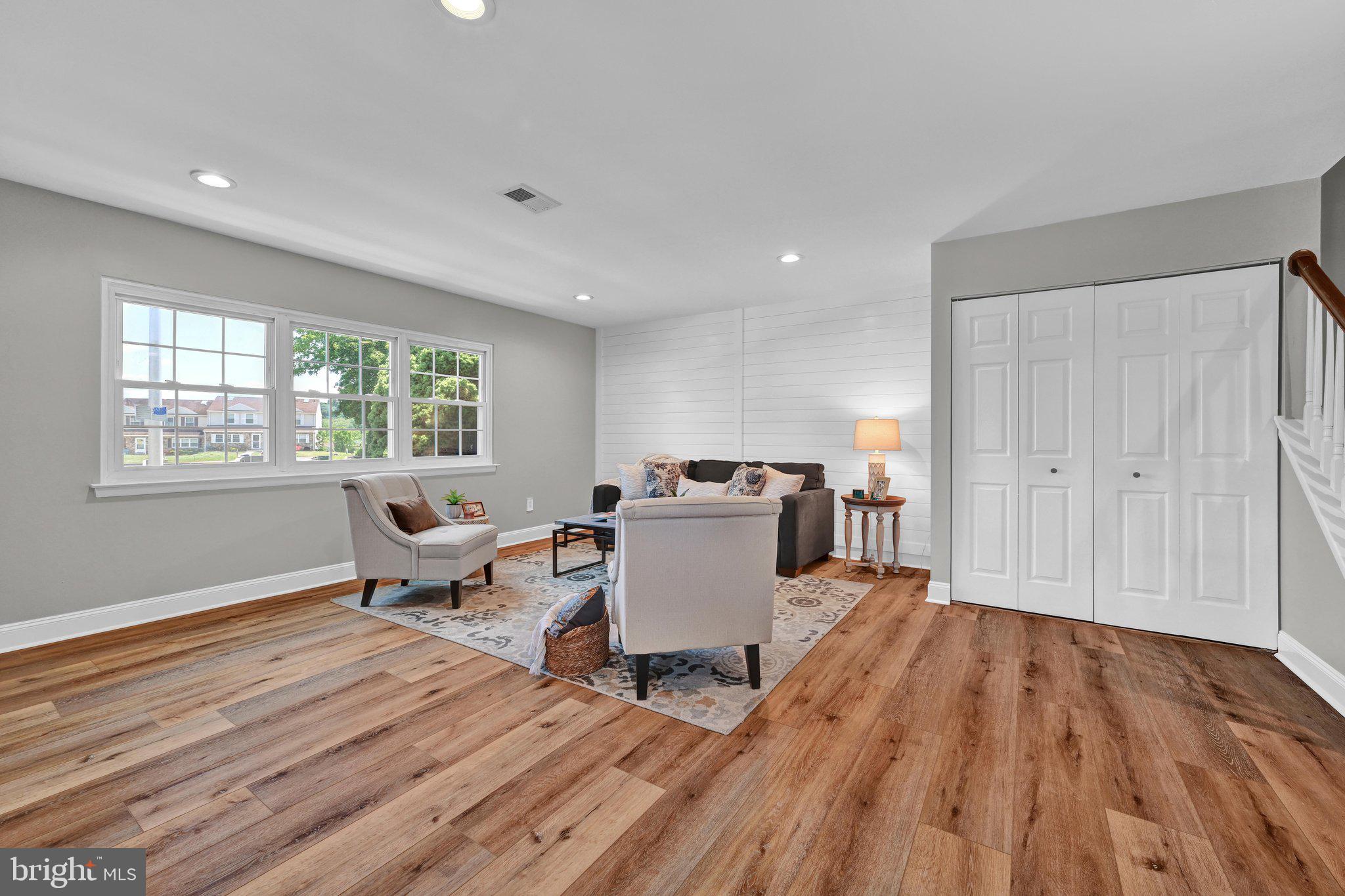 BEAVER RUN KNOLL - Residential