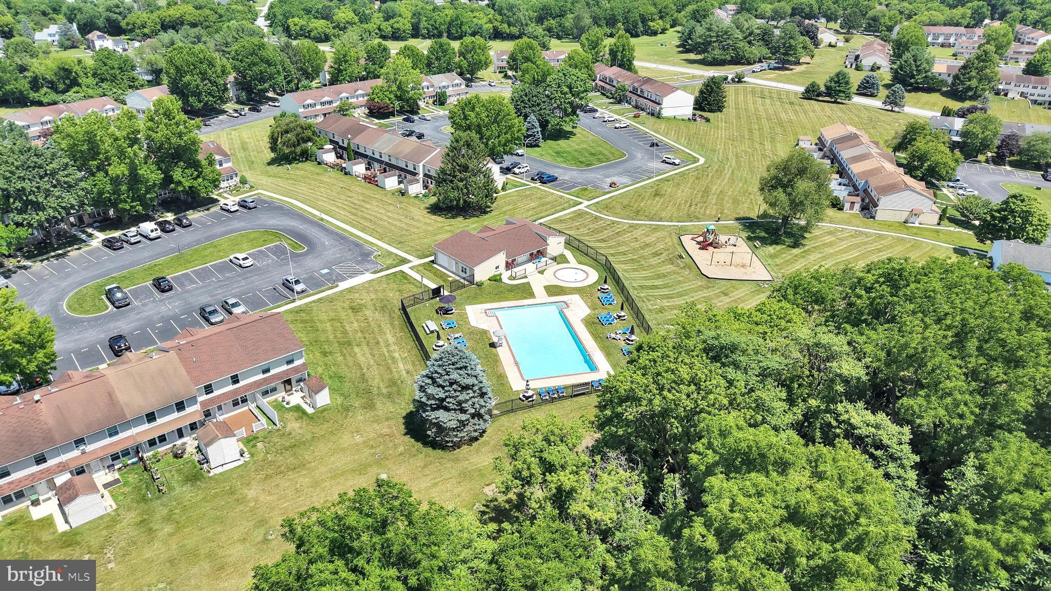 BEAVER RUN KNOLL - Residential