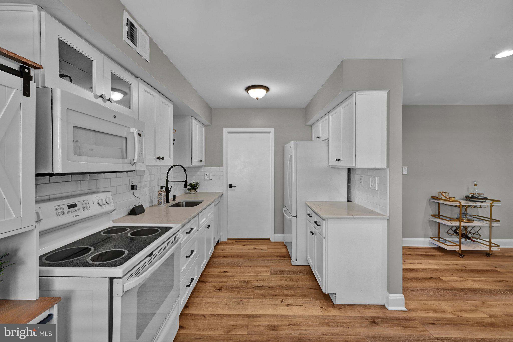 BEAVER RUN KNOLL - Residential