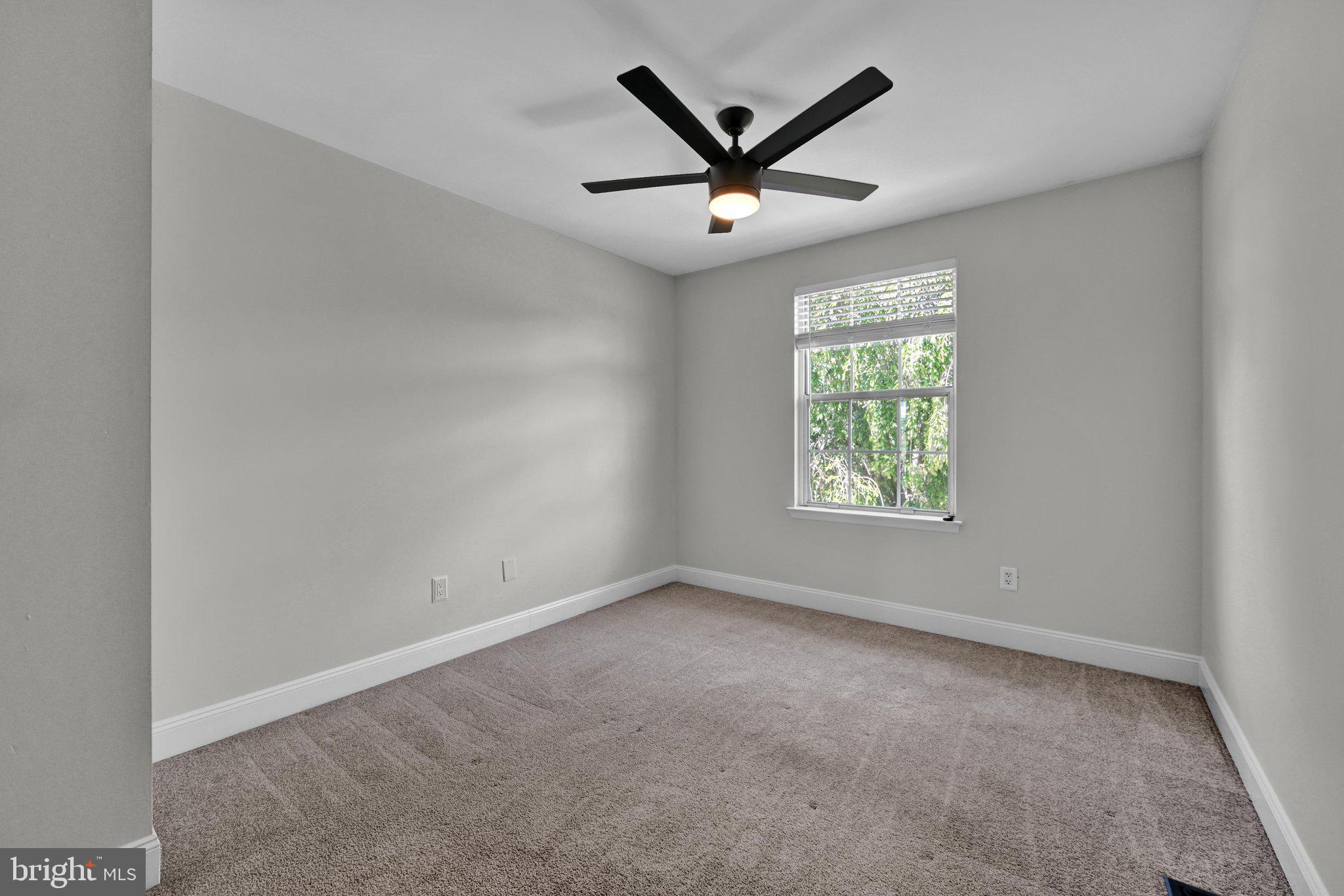 BEAVER RUN KNOLL - Residential