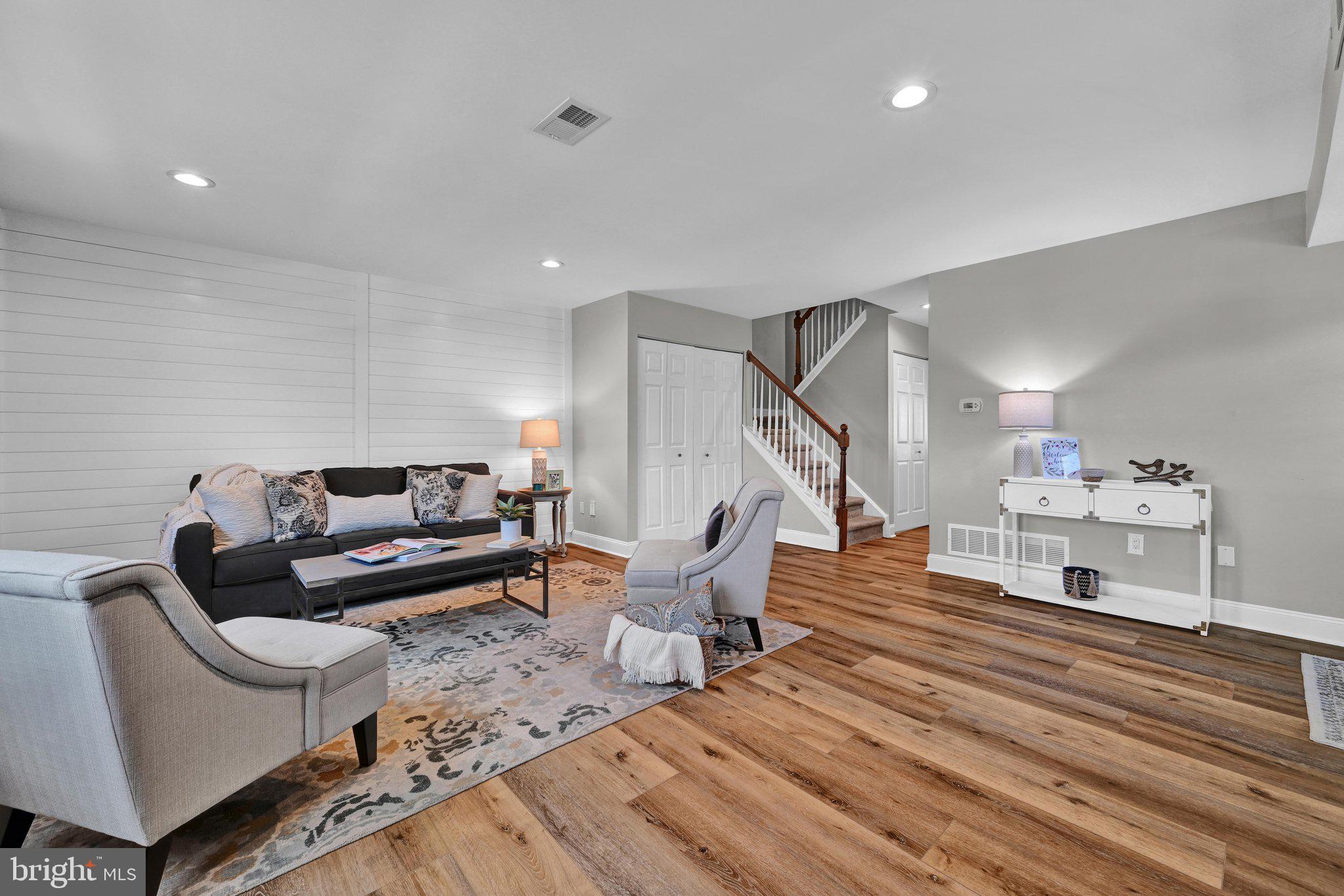 BEAVER RUN KNOLL - Residential