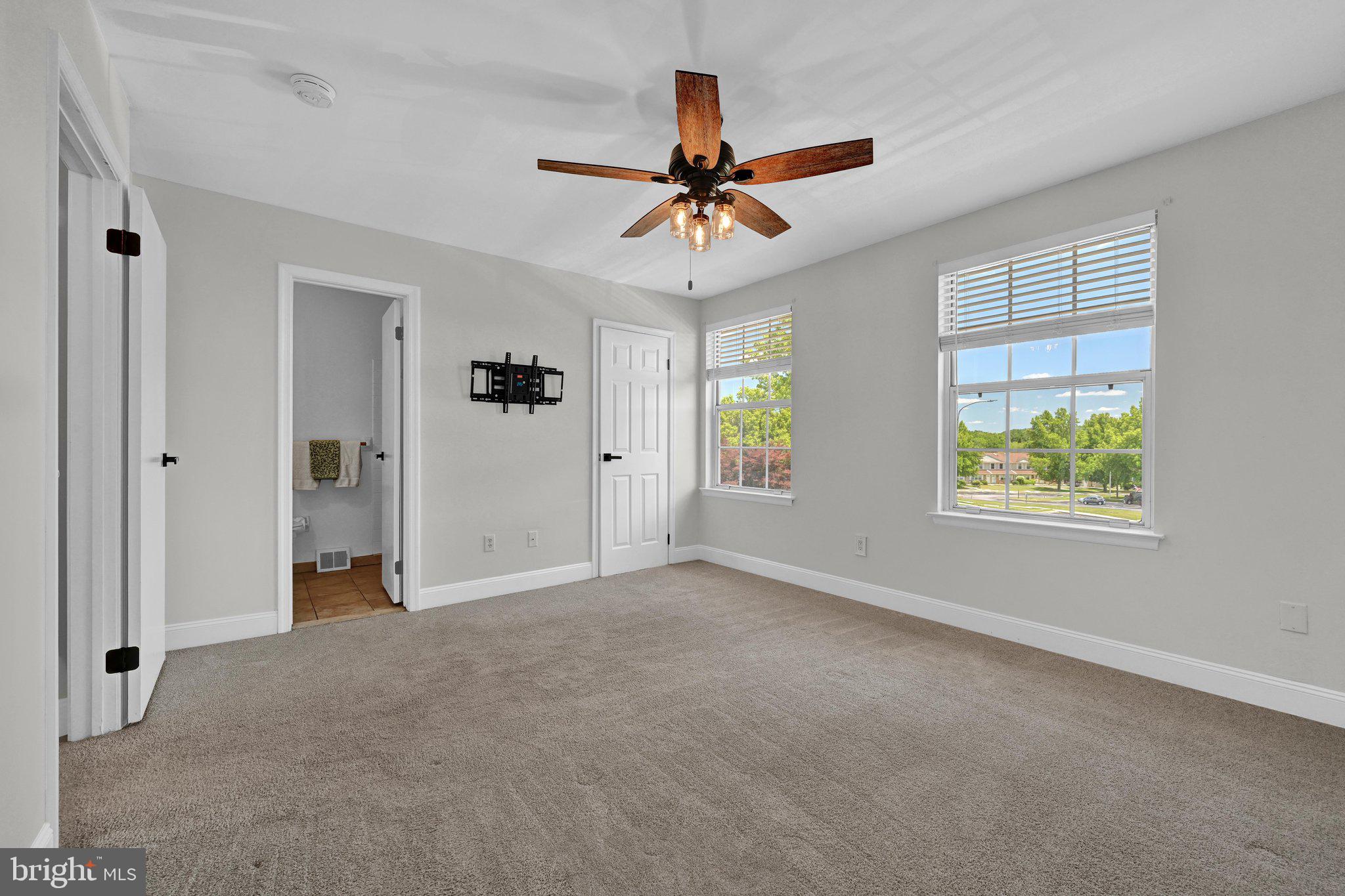 BEAVER RUN KNOLL - Residential