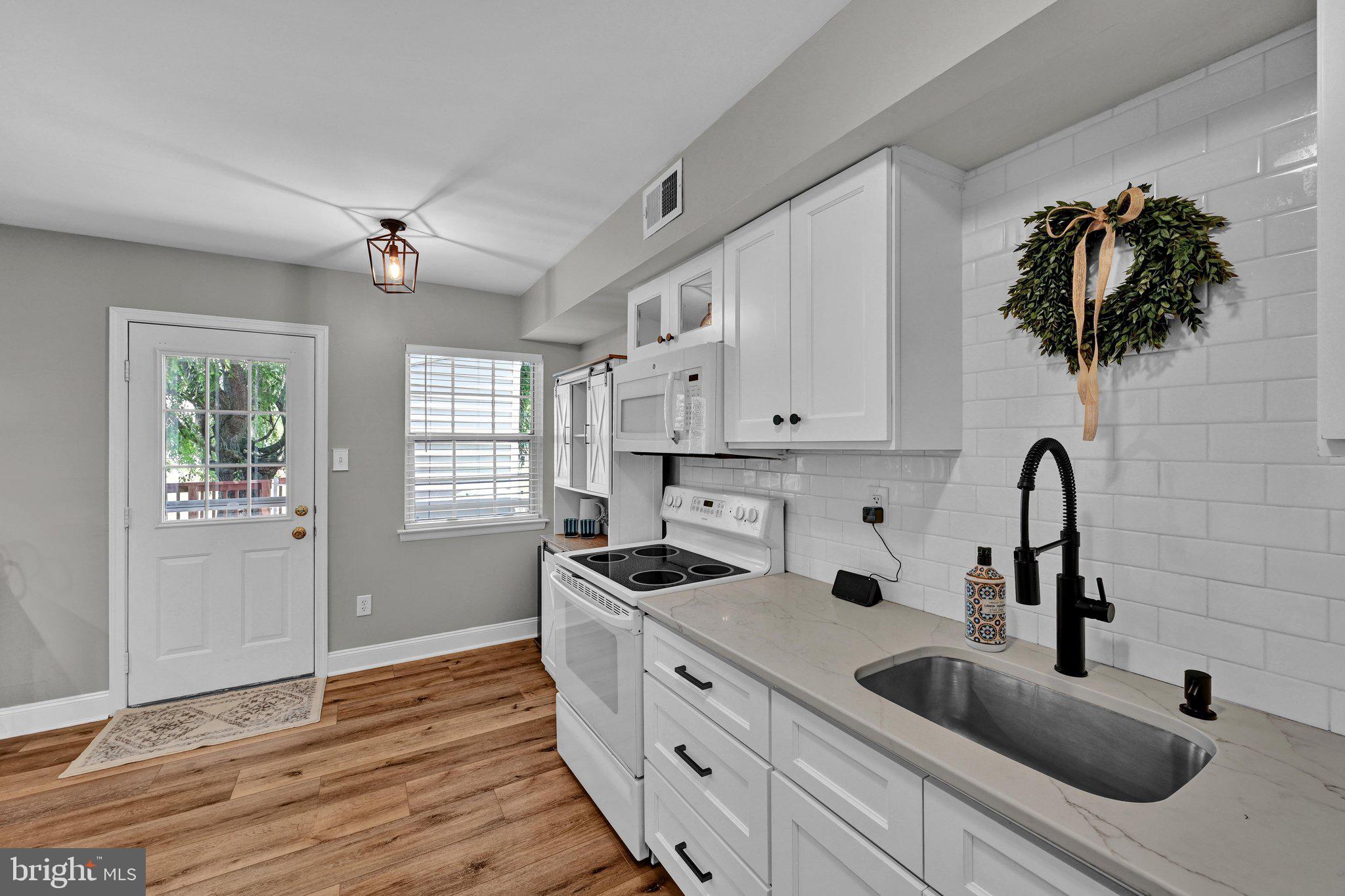 BEAVER RUN KNOLL - Residential