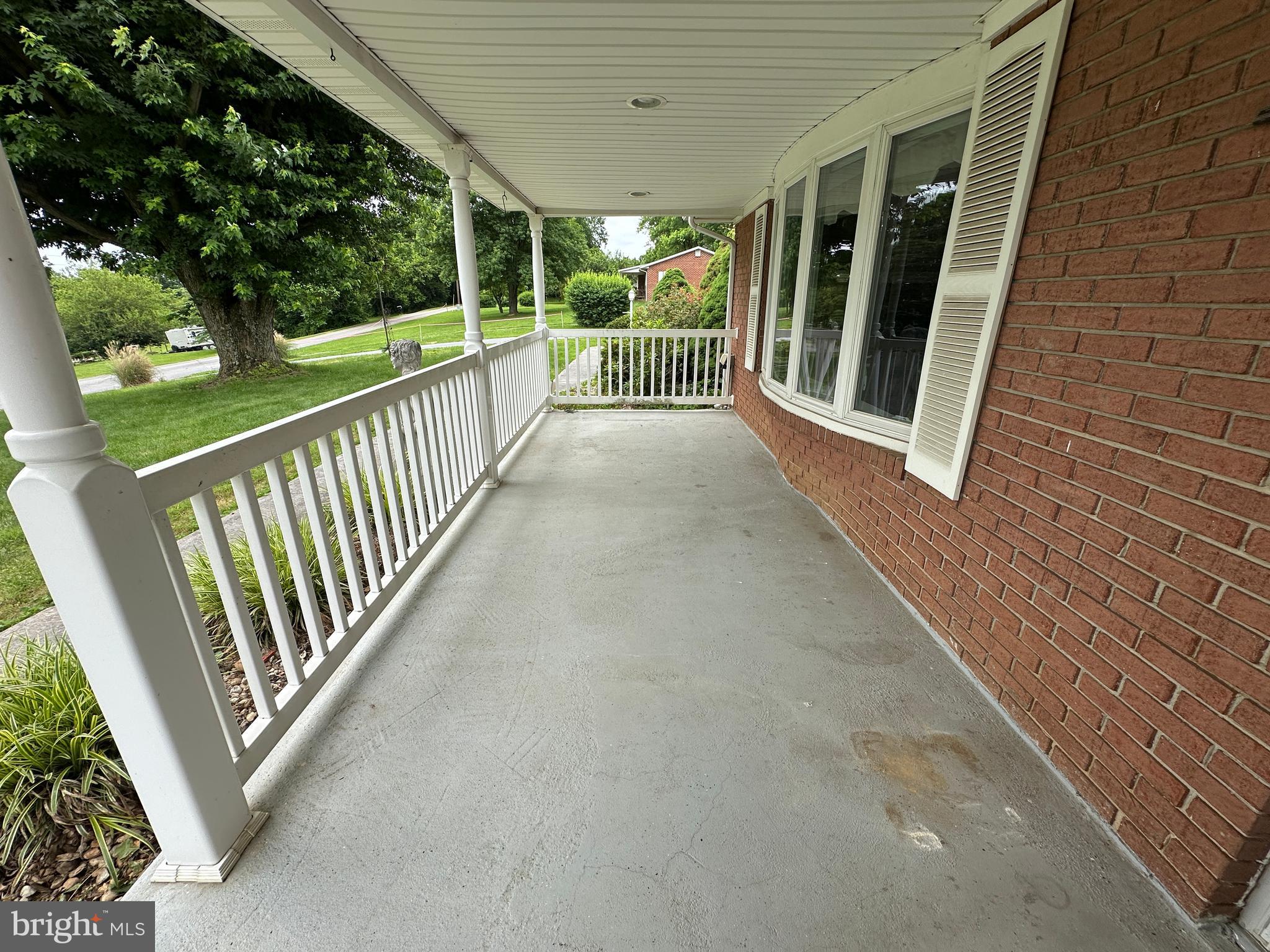 ROLLING HILLS - Residential