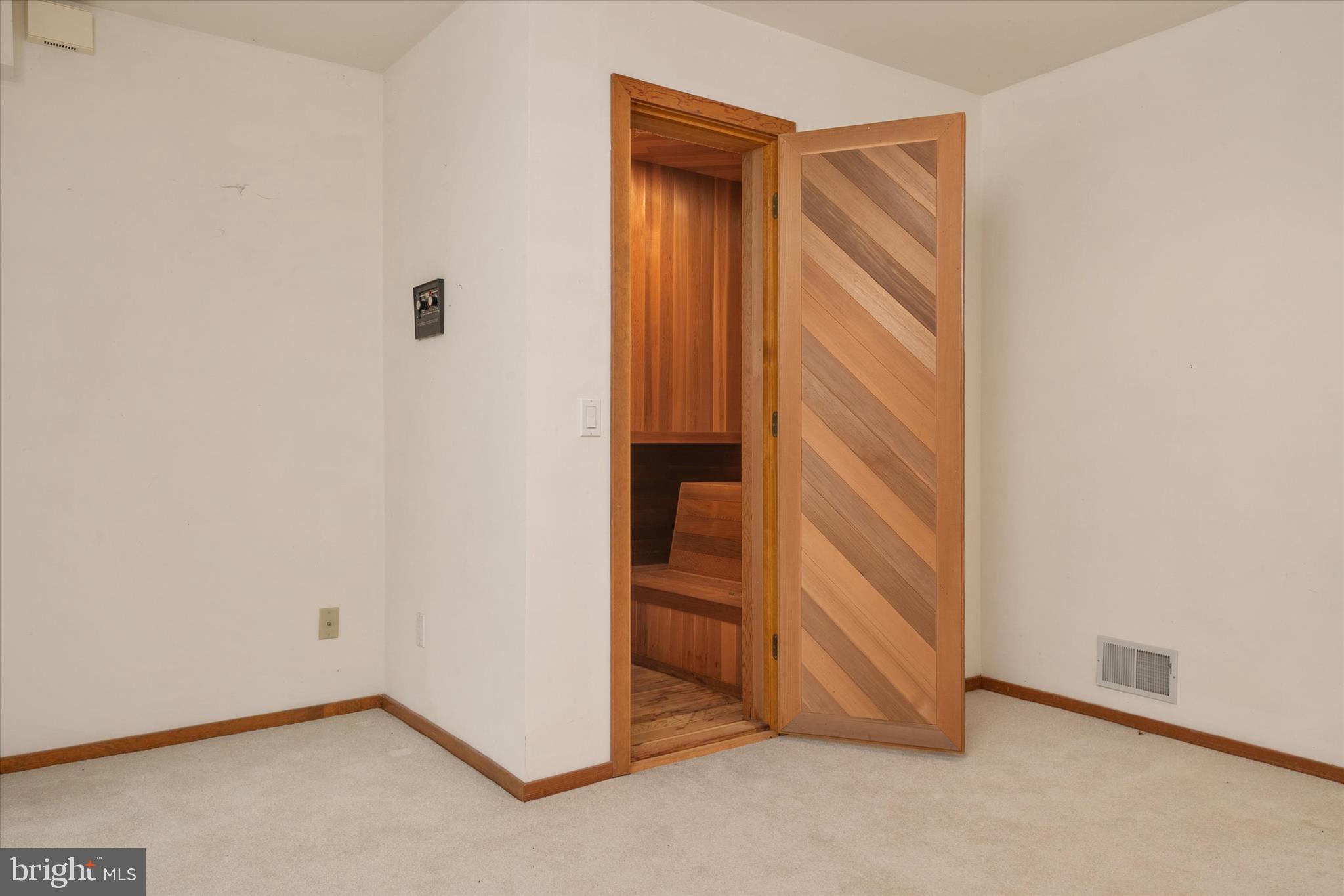 BROADVIEW ESTATES - Residential
