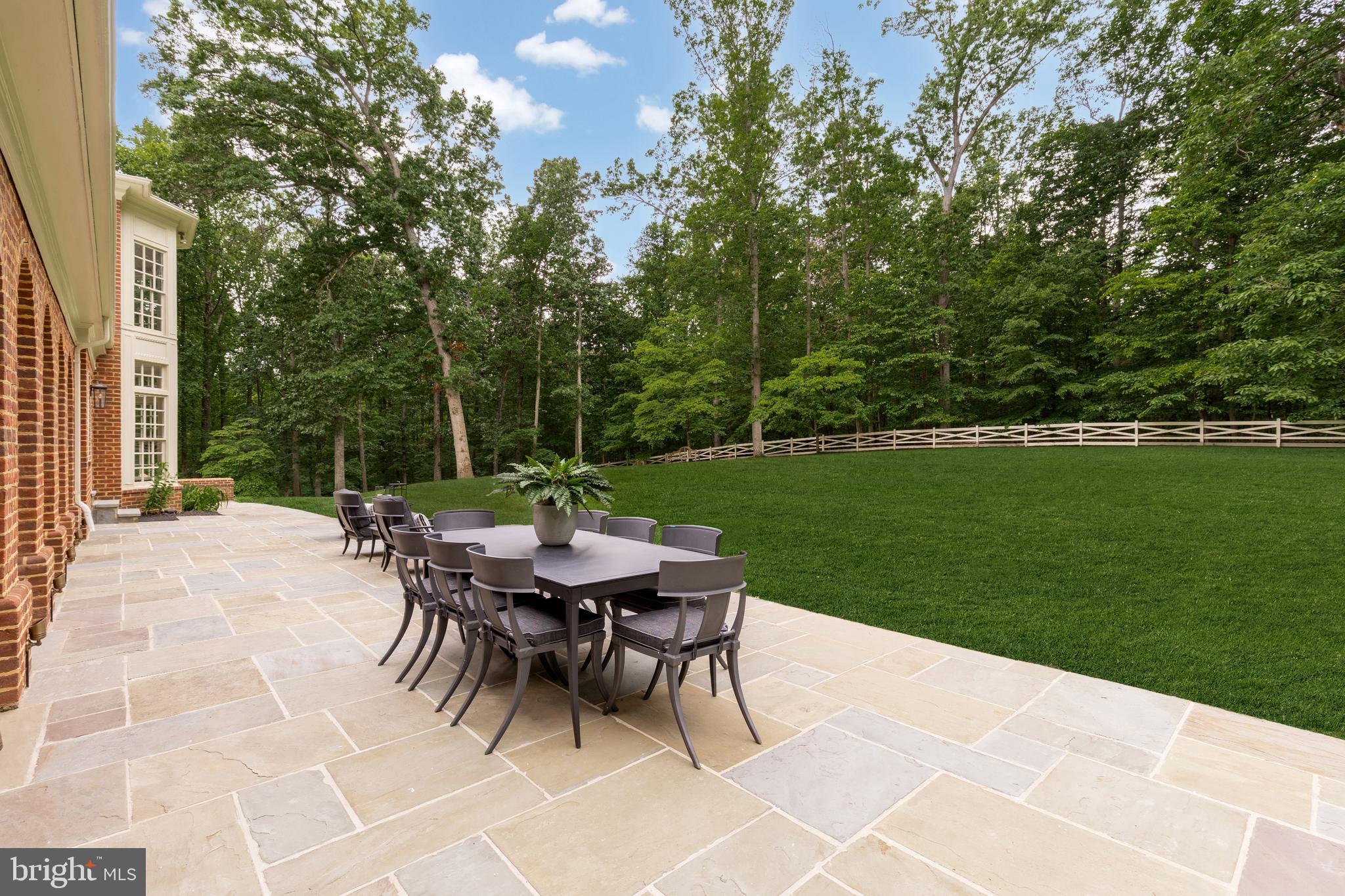 RIVE GAUCHE ESTATES - Residential
