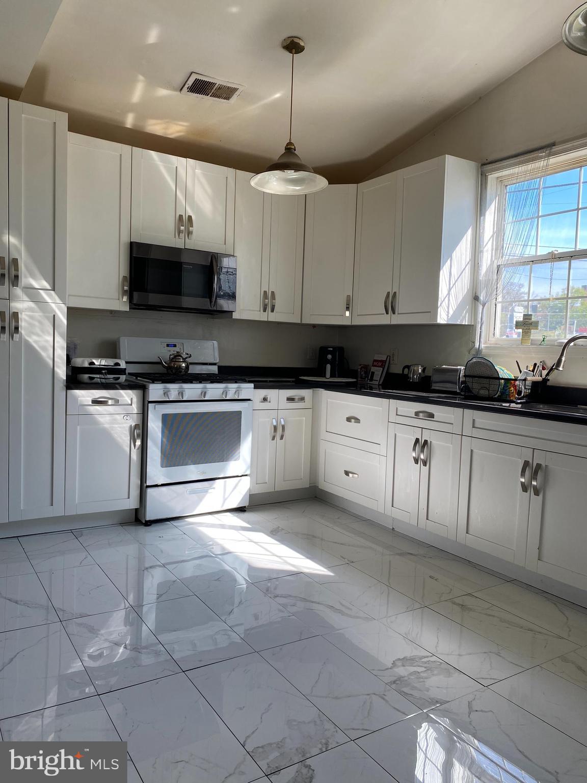 GRETTAS ADDN TO RIVERDAL - Residential