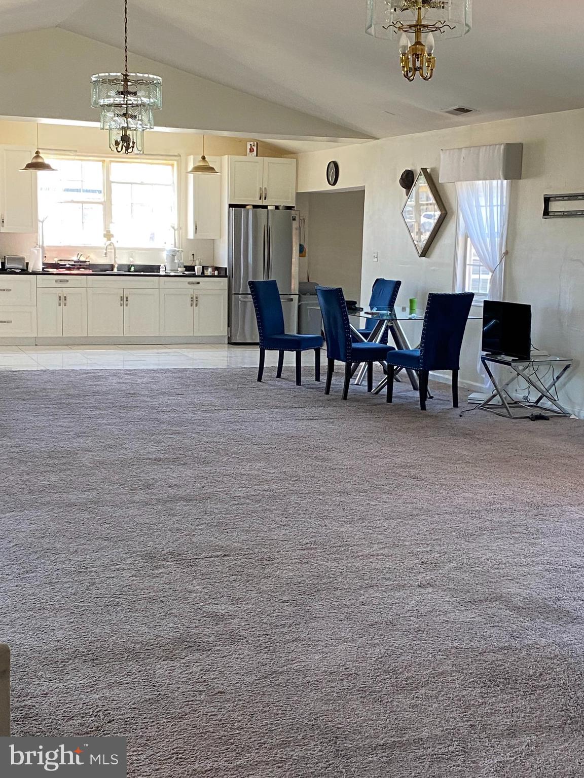 GRETTAS ADDN TO RIVERDAL - Residential