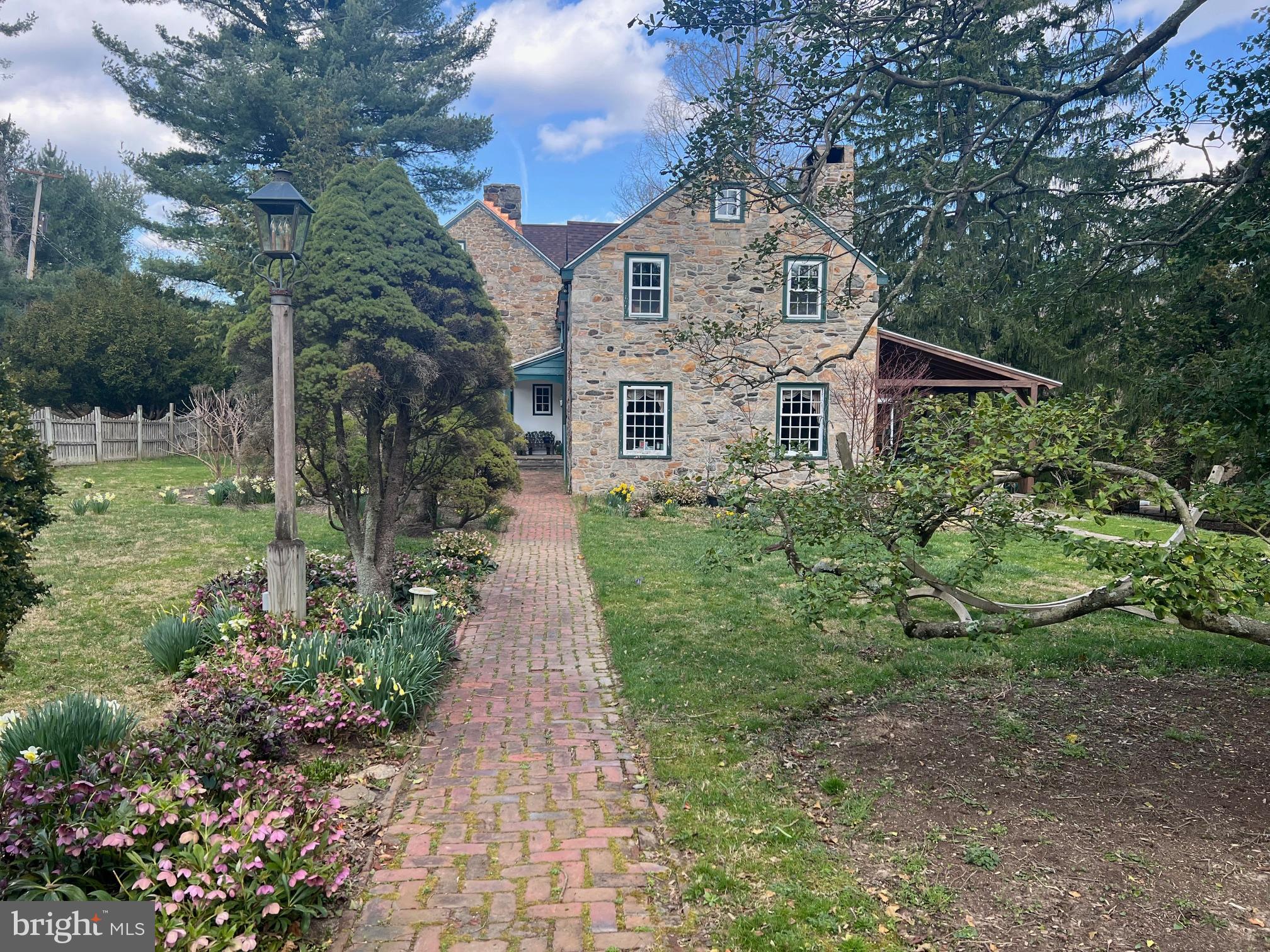 WOODSIDE - Residential