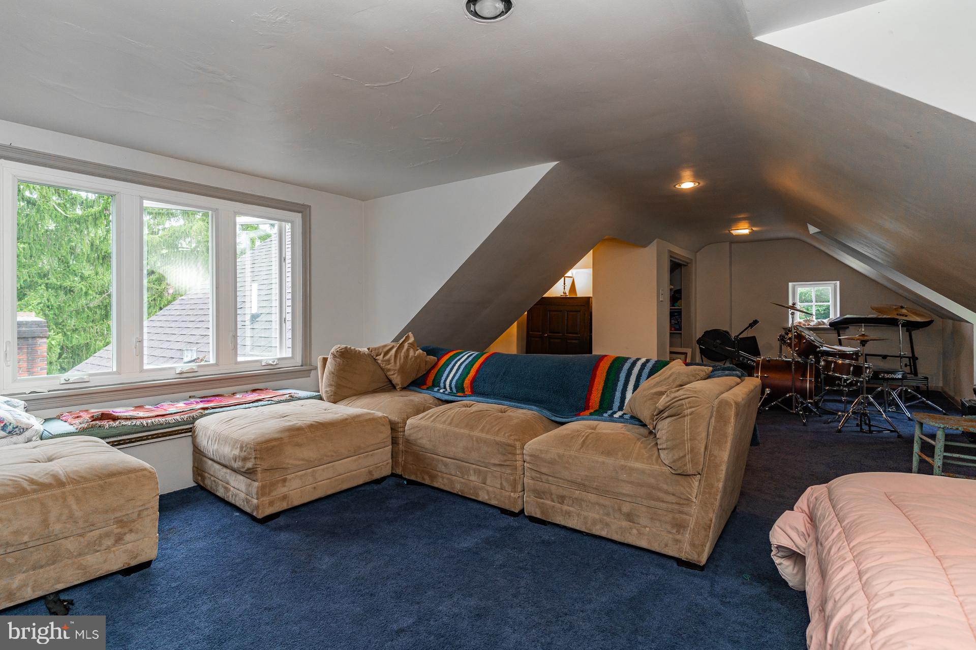 WOODSIDE - Residential