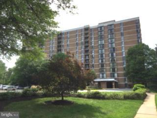 Spacious condo features gorgeous renov kit w/new appliances, granite c'tops, b'fast bar, modern glass tile backsplash, white cabs, SS sink w/offset faucet, new hdwd floors!   Washer/dryer in unit   2 remodeled full baths   Huge Master BR w/walk-in closet   Gym, tennis, pool, 24hr desk   Ample pkg, Metro bus stop in front   Walk to Whole Foods & TrJoes   Close to WFC Metro, Tysons, 66/495!