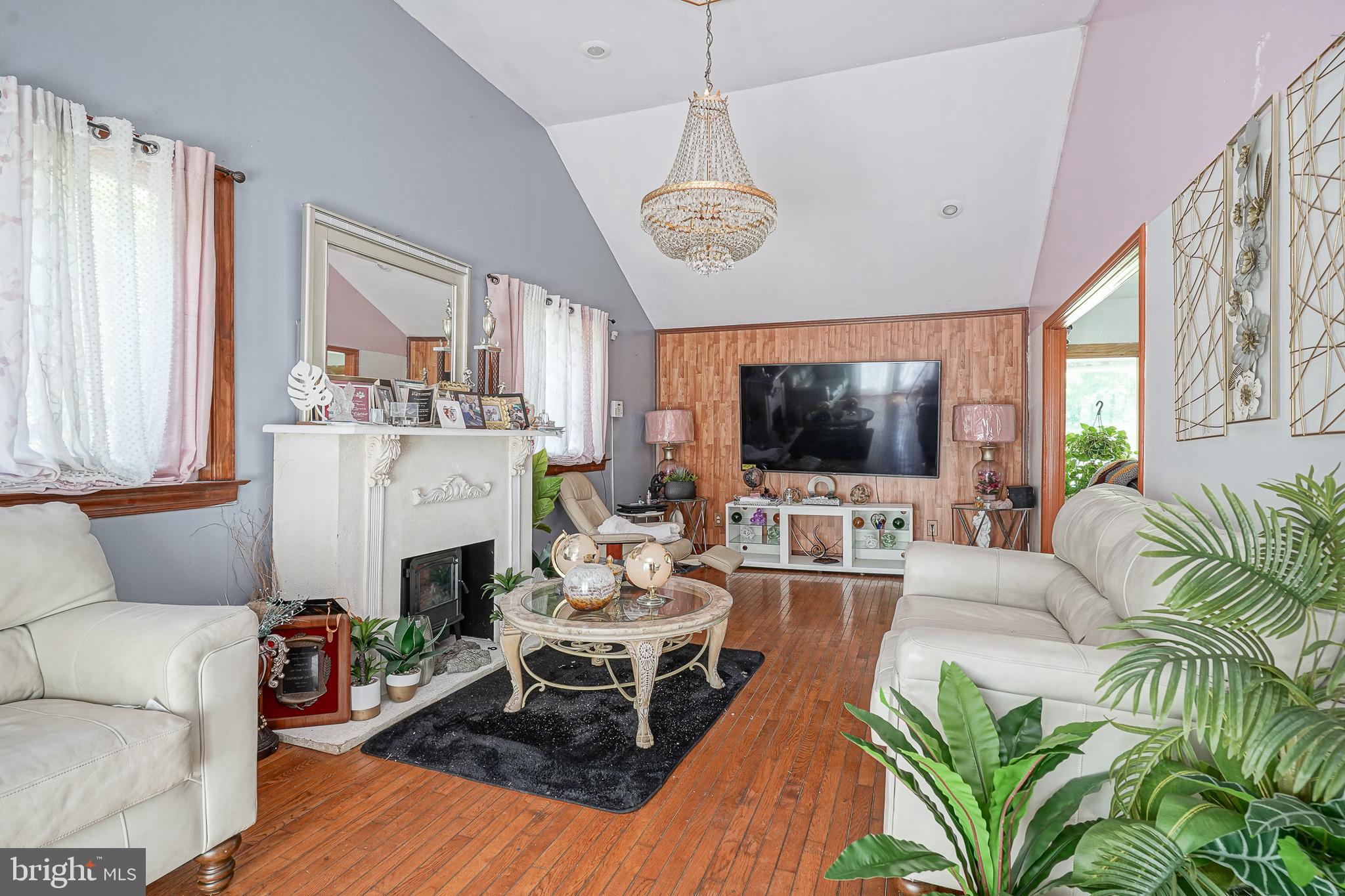 ACADEMY GARDENS - Residential