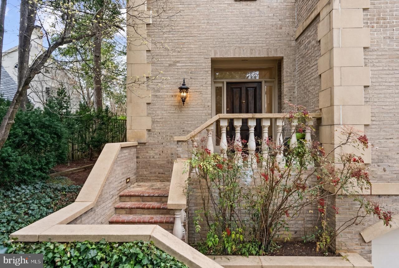 FOXHALL - Residential