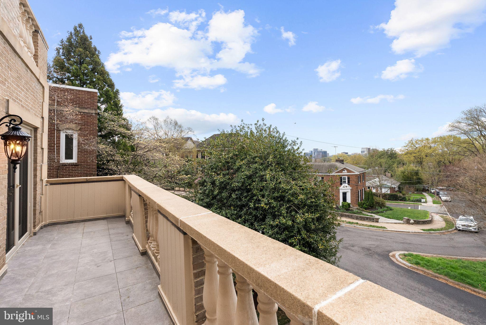 FOXHALL - Residential