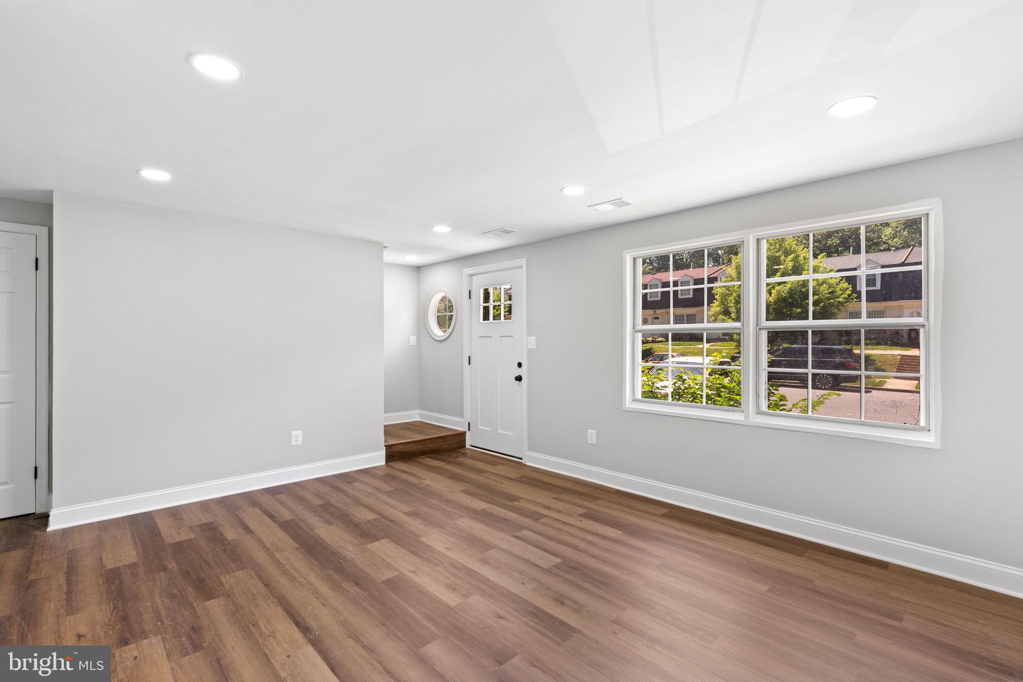 WINDMILL SQUARE - Residential