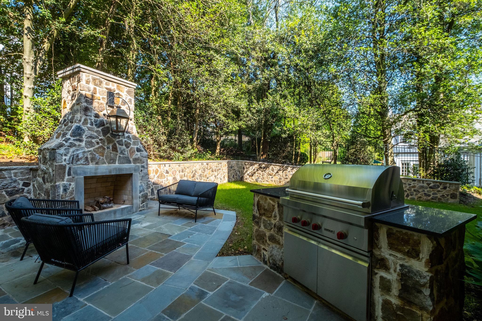 COUNTRY CLUB HILLS - Residential
