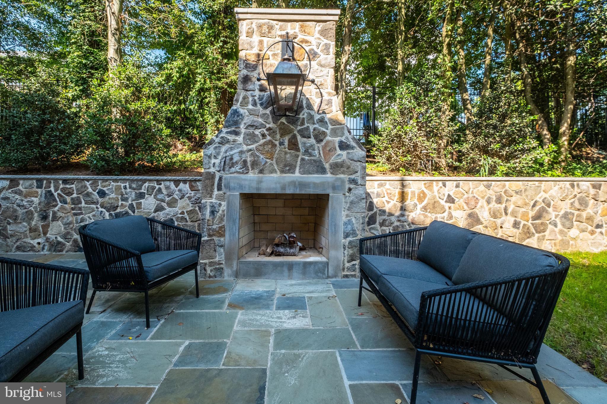 COUNTRY CLUB HILLS - Residential