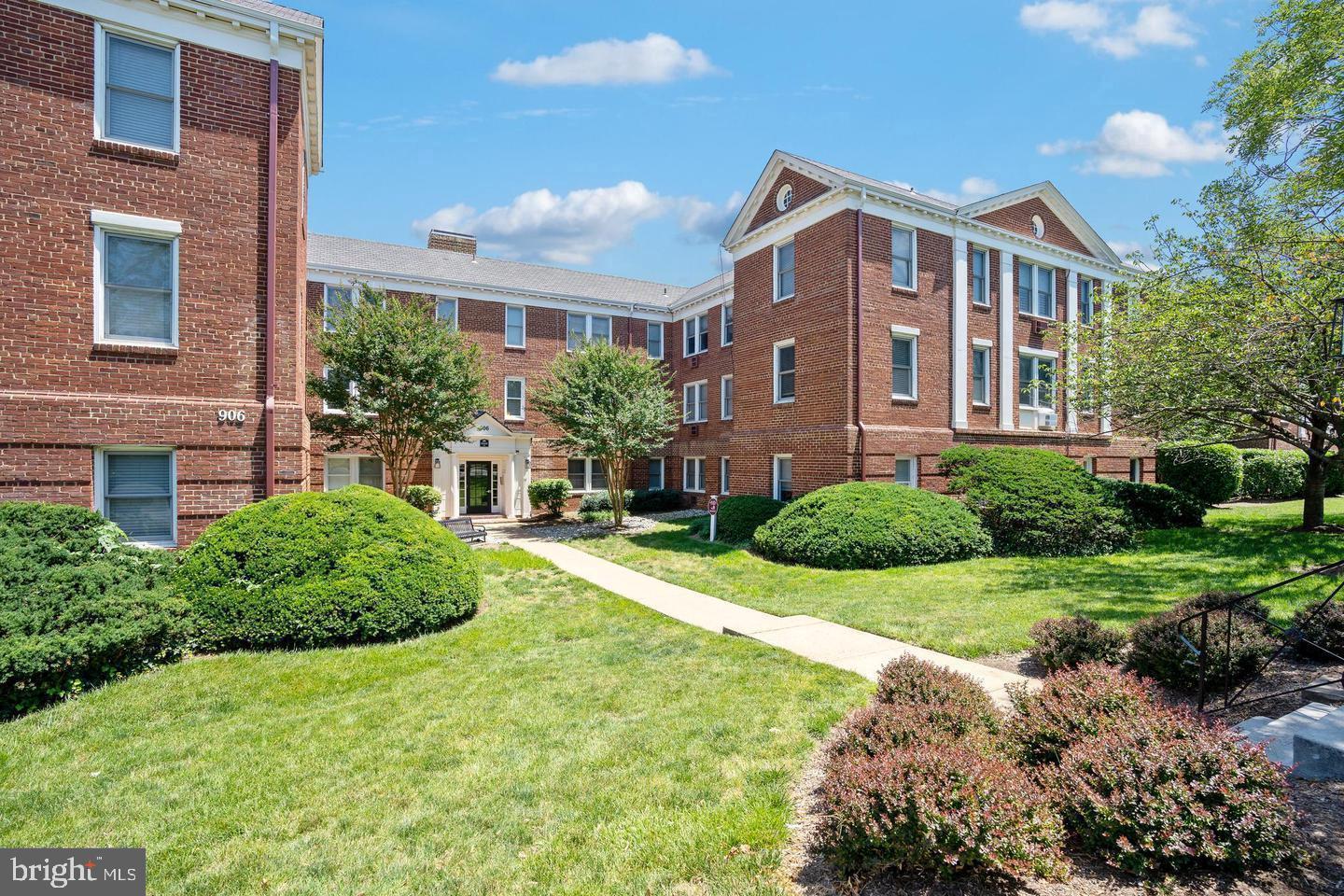 Updated studio condo unit within walking distance to Old Town Alexandria. This unit includes a beautifully remodeled kitchen with slate flooring, stainless steel appliances, and granite countertops. The living area has fresh wood flooring throughout and new white faux wood blinds. Additional storage in the hallway next to the closet and bathroom. This charming bathroom includes a shower tub combo, a pedestal sink, and black and white tiled flooring. Units include 1 assigned parking space. Has a fitness center and an indoor bike storage area. Quick access to 495,395, GW PRWY, DC, and National Harbor.