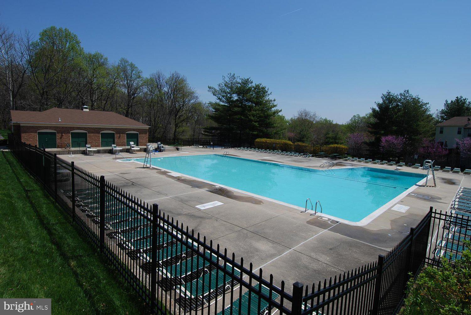 WATERS EDGE AT NORTH LAKE - Residential