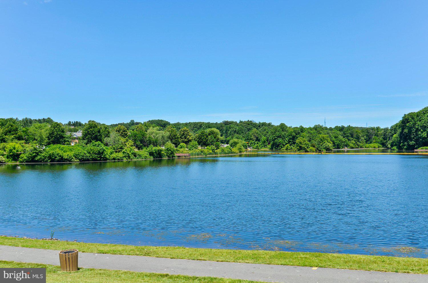 WATERS EDGE AT NORTH LAKE - Residential