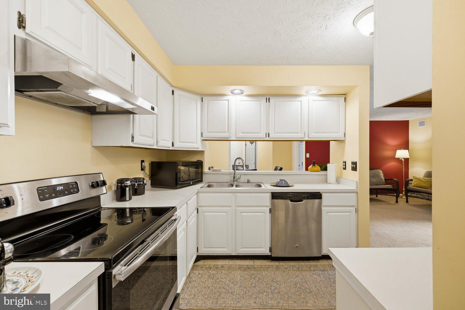 WATERS EDGE AT NORTH LAKE - Residential
