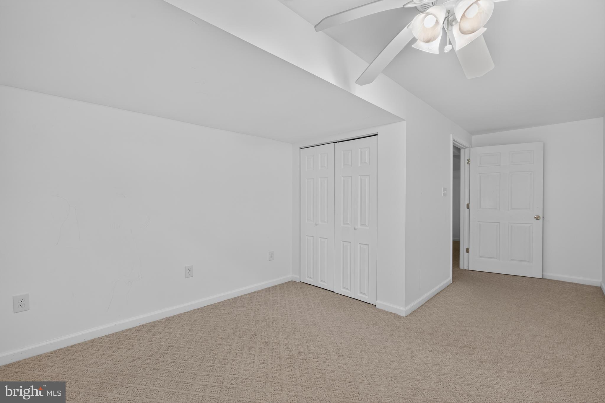 KENSINGTON COURTS - Residential