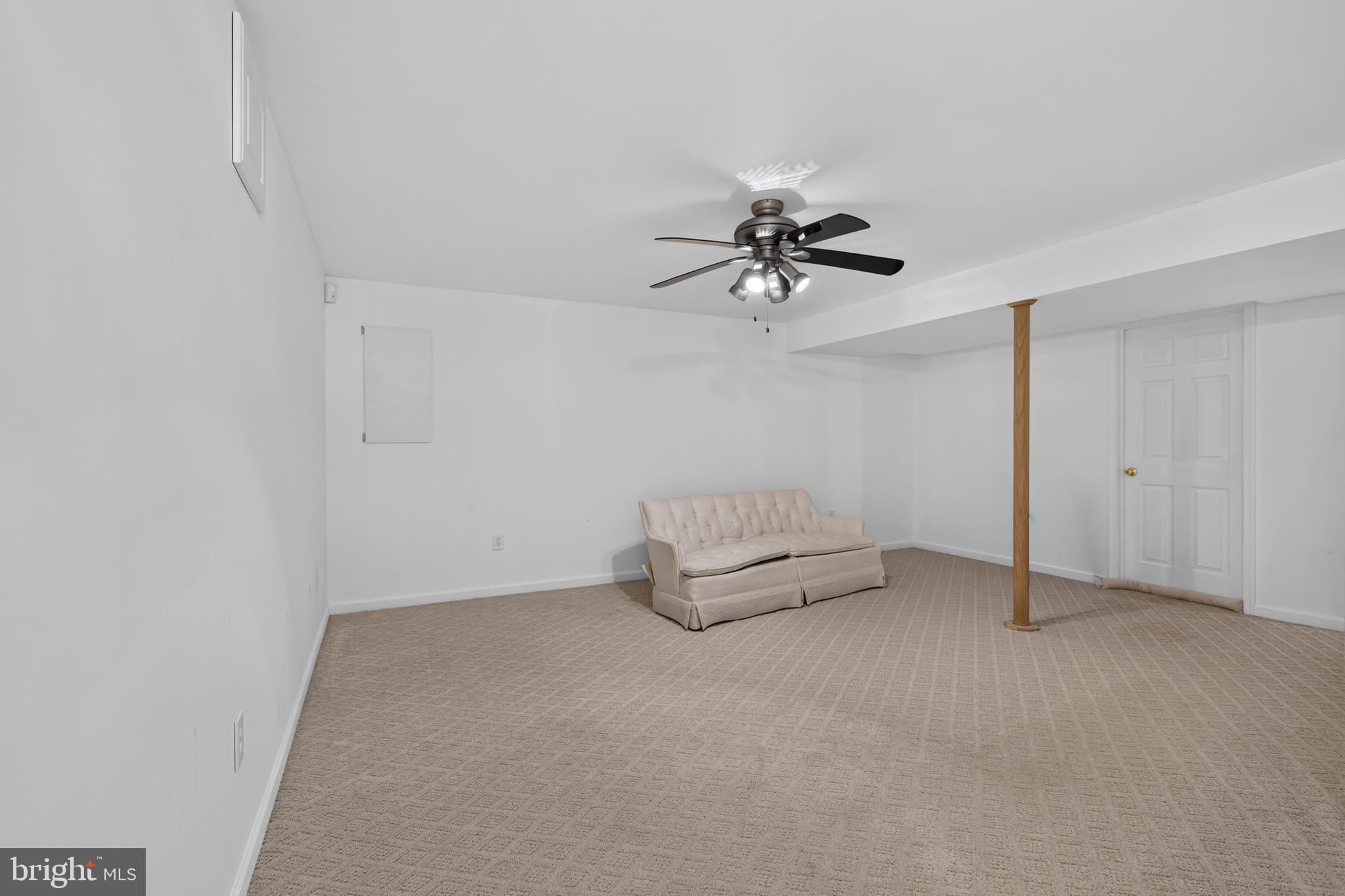 KENSINGTON COURTS - Residential